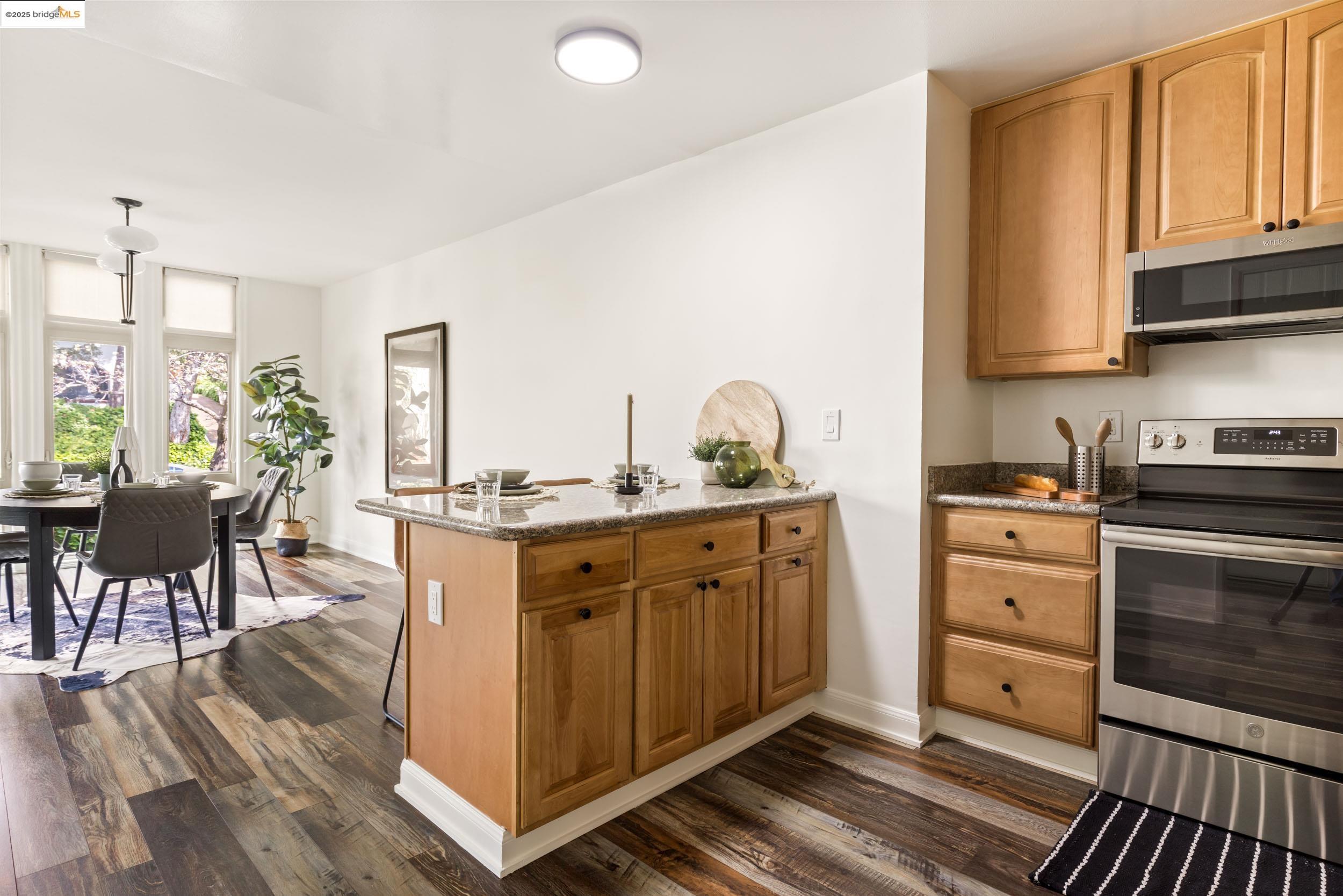 398 Adams St # 202, Oakland, California 94610, 1 Bedroom Bedrooms, 3 Rooms Rooms,1 BathroomBathrooms,Residential,For Sale,398 Adams St # 202,41091210