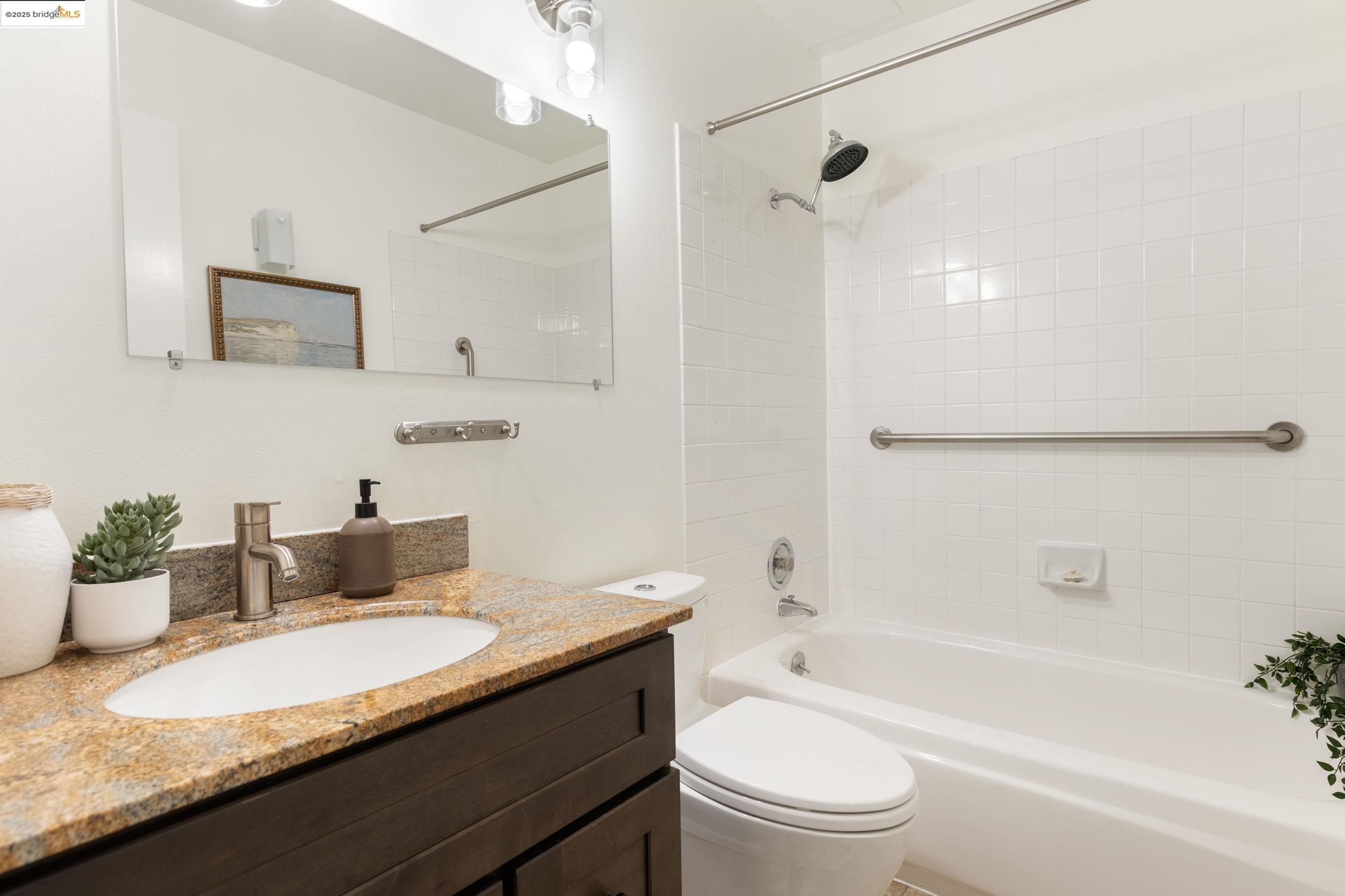 398 Adams St # 202, Oakland, California 94610, 1 Bedroom Bedrooms, 3 Rooms Rooms,1 BathroomBathrooms,Residential,For Sale,398 Adams St # 202,41091210