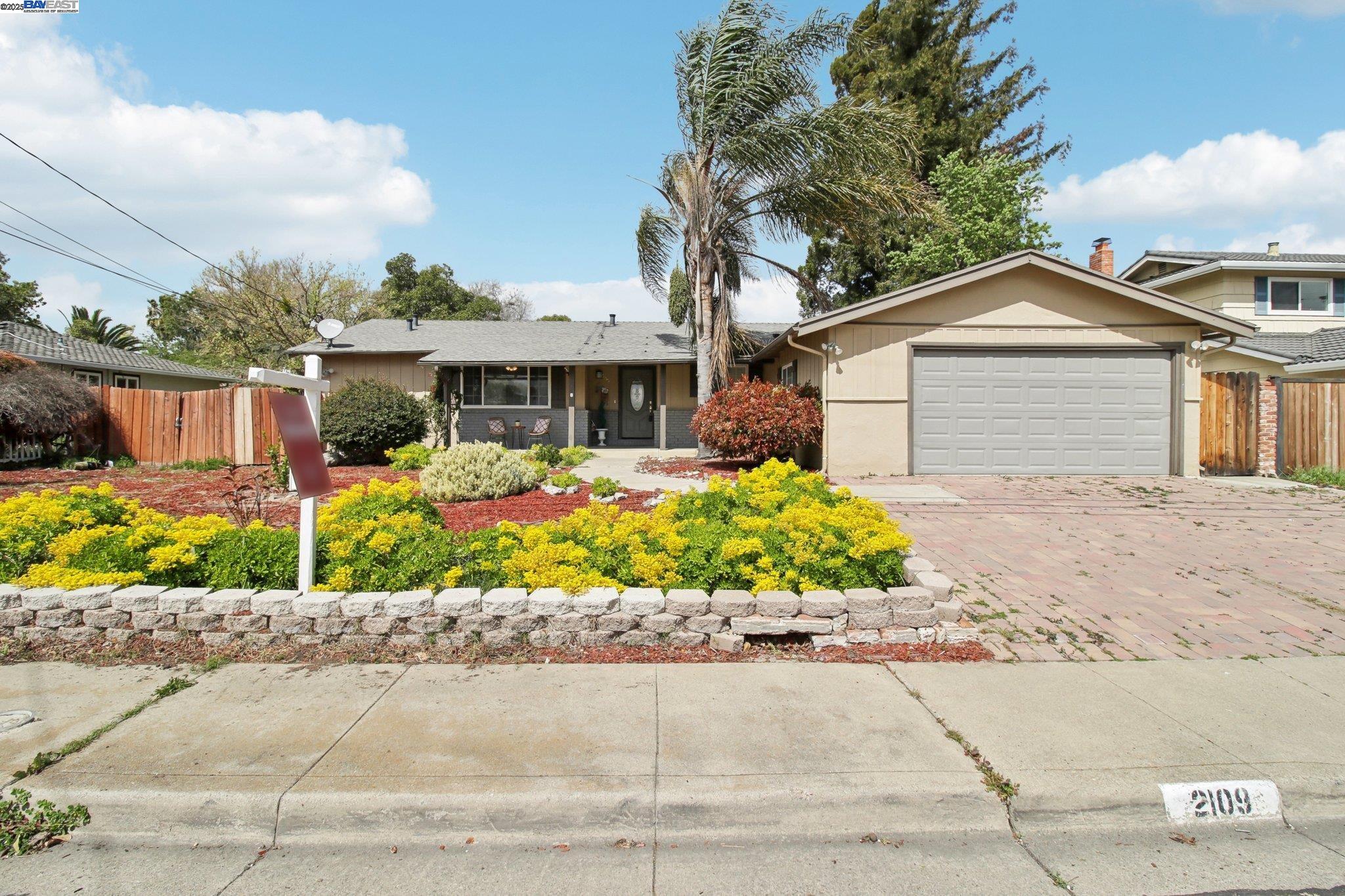 Detail Gallery Image 1 of 1 For 2109 Rockne Dr, Concord,  CA 94518 - 3 Beds | 2 Baths
