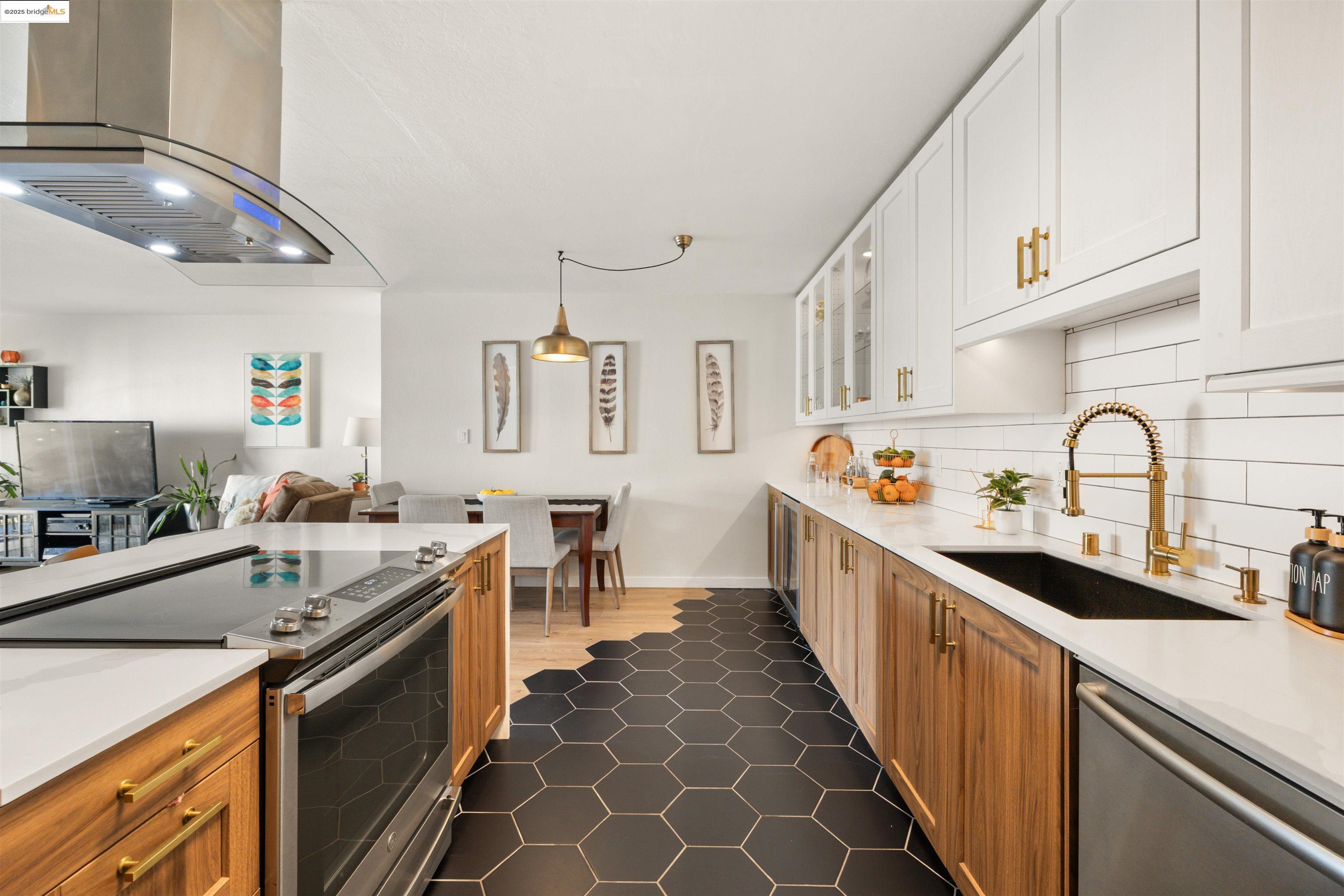 Detail Gallery Image 1 of 1 For 250 Montecito Ave. #204,  Oakland,  CA 94610 - 1 Beds | 1 Baths