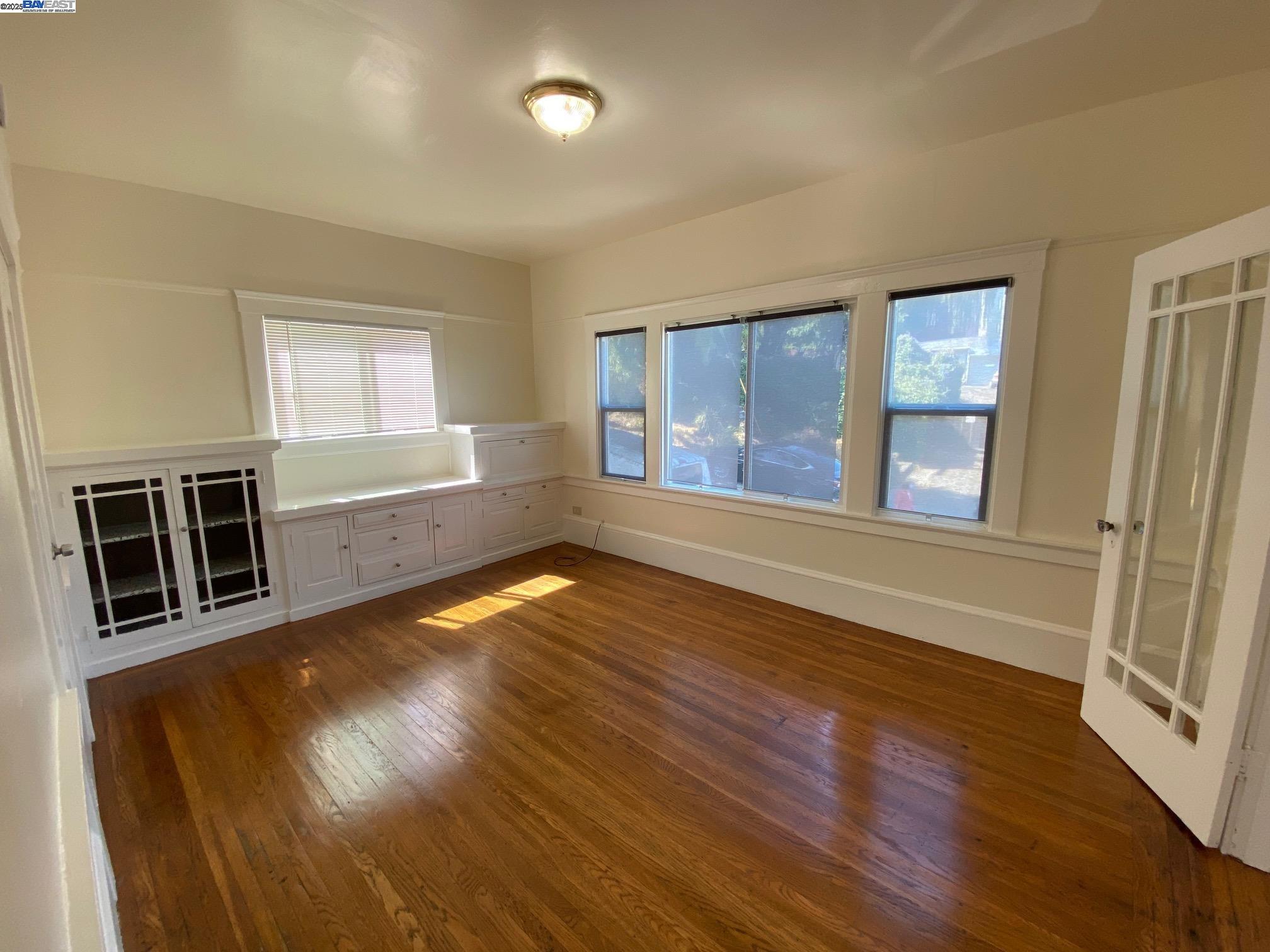 Detail Gallery Image 1 of 1 For Park Blvd #2,  Oakland,  CA 94606 - 1 Beds | 1 Baths