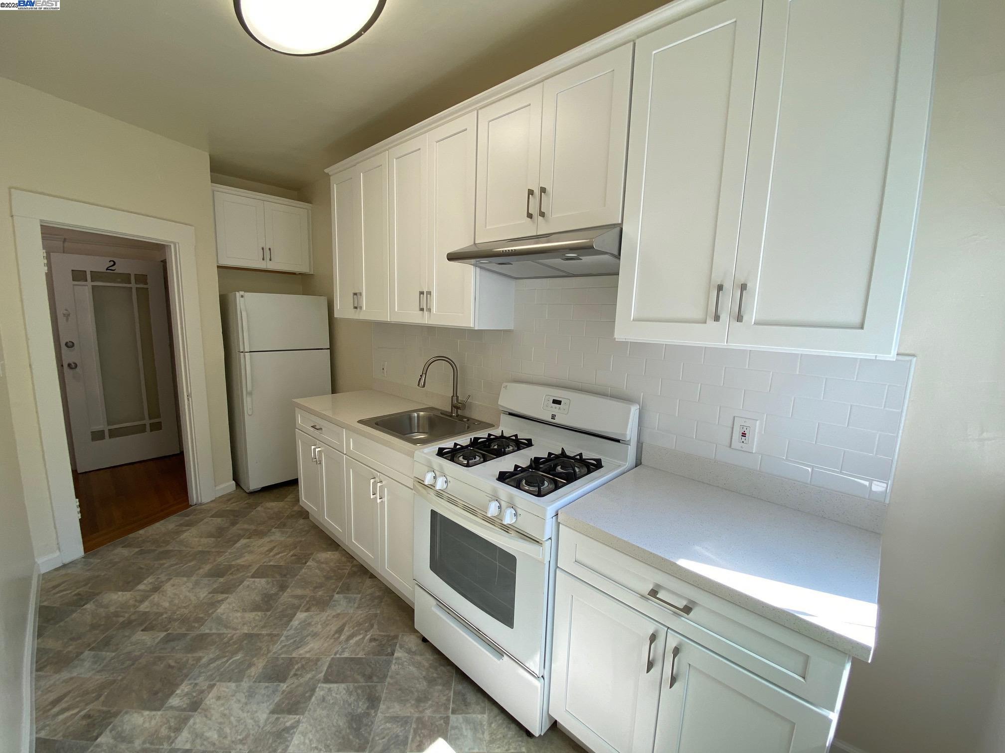 Detail Gallery Image 5 of 18 For Park Blvd #2,  Oakland,  CA 94606 - 1 Beds | 1 Baths