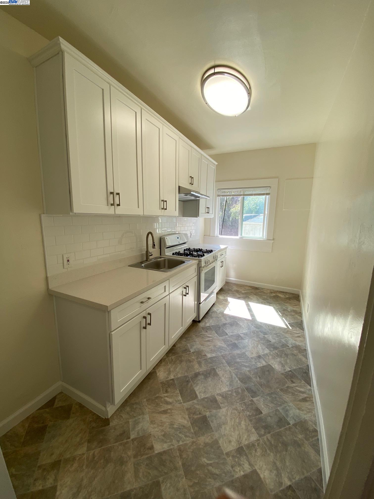 Detail Gallery Image 6 of 18 For Park Blvd #2,  Oakland,  CA 94606 - 1 Beds | 1 Baths