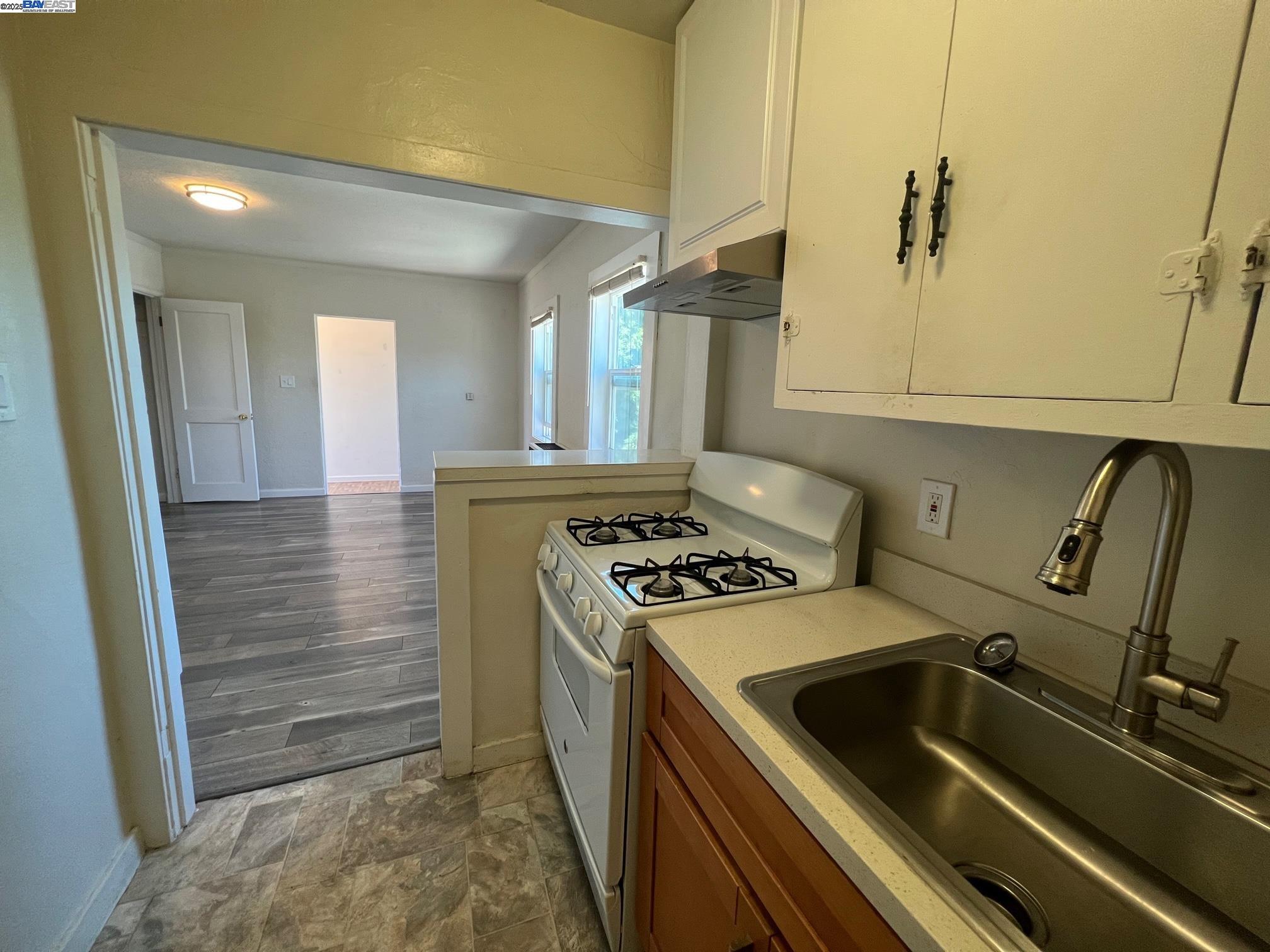 Detail Gallery Image 3 of 15 For 7th St #D,  Berkeley,  CA 94710 - 1 Beds | 1 Baths