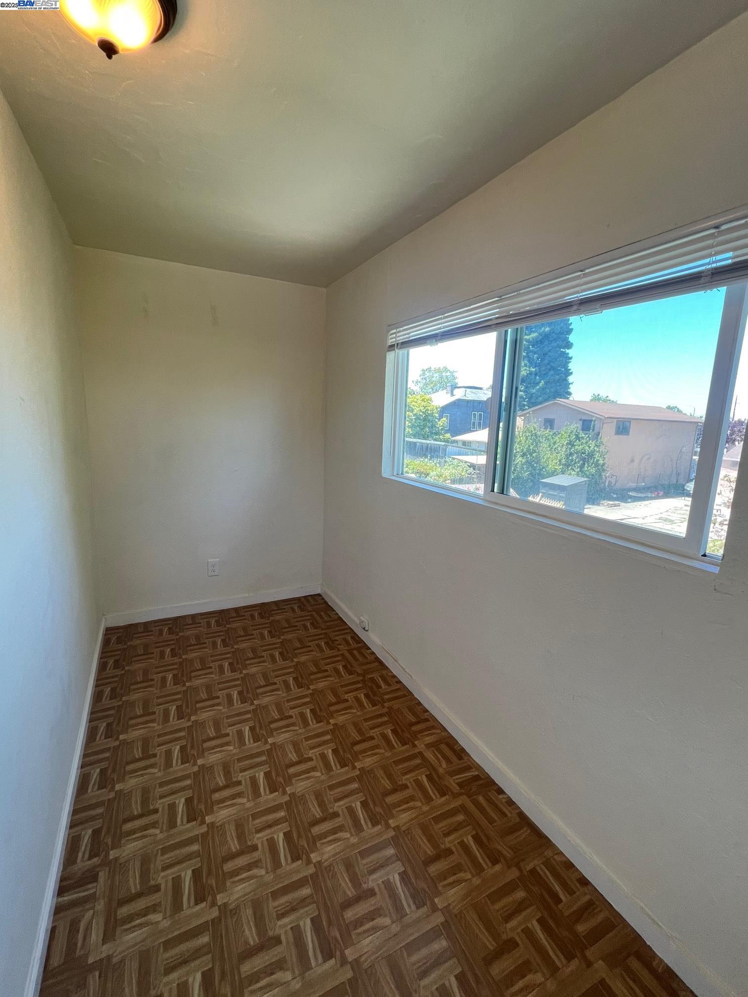 Detail Gallery Image 10 of 15 For 7th St #D,  Berkeley,  CA 94710 - 1 Beds | 1 Baths