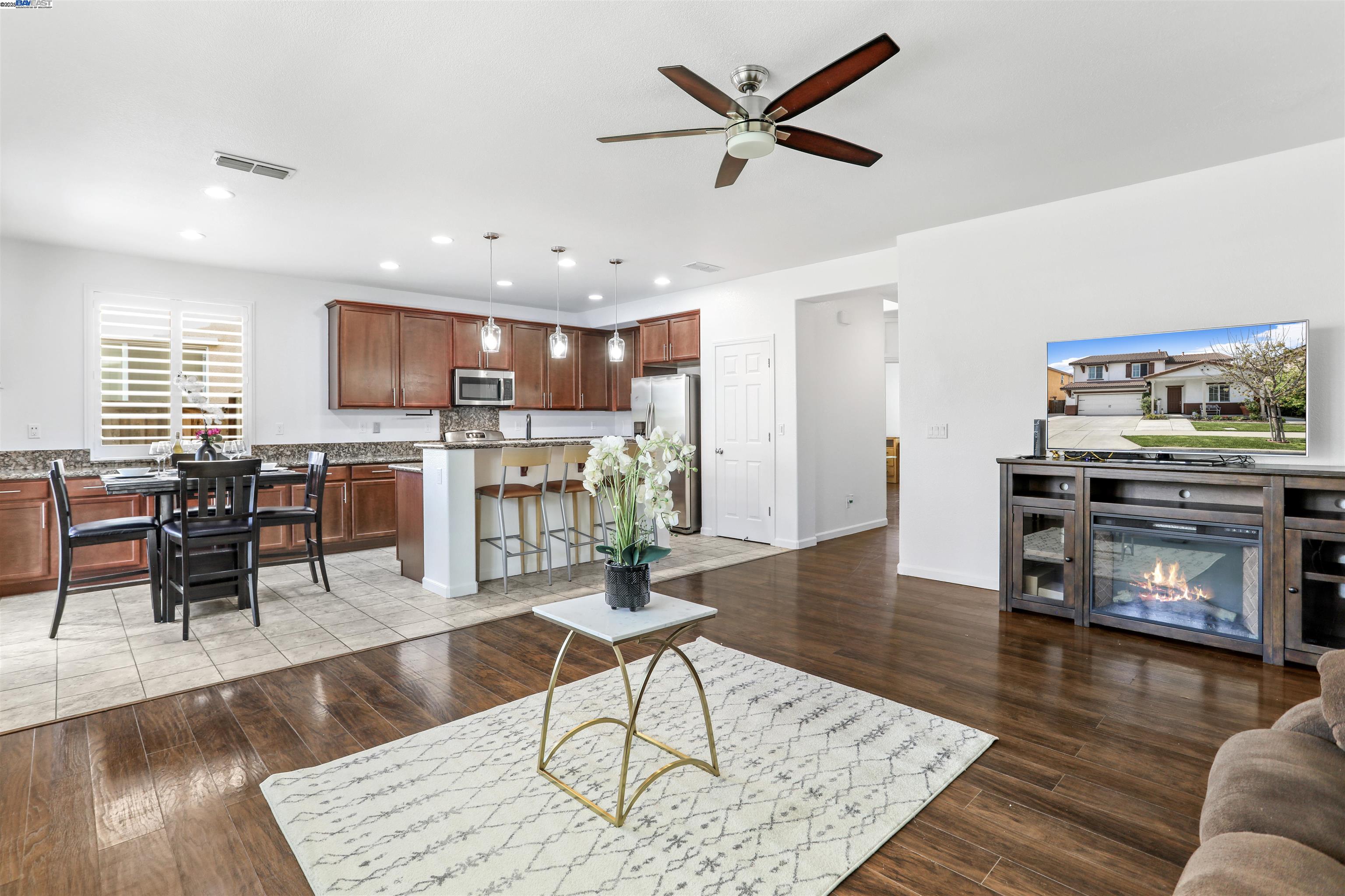 Detail Gallery Image 11 of 37 For 16289 Prairie Fire Court, Lathrop,  CA 95330 - 5 Beds | 3 Baths