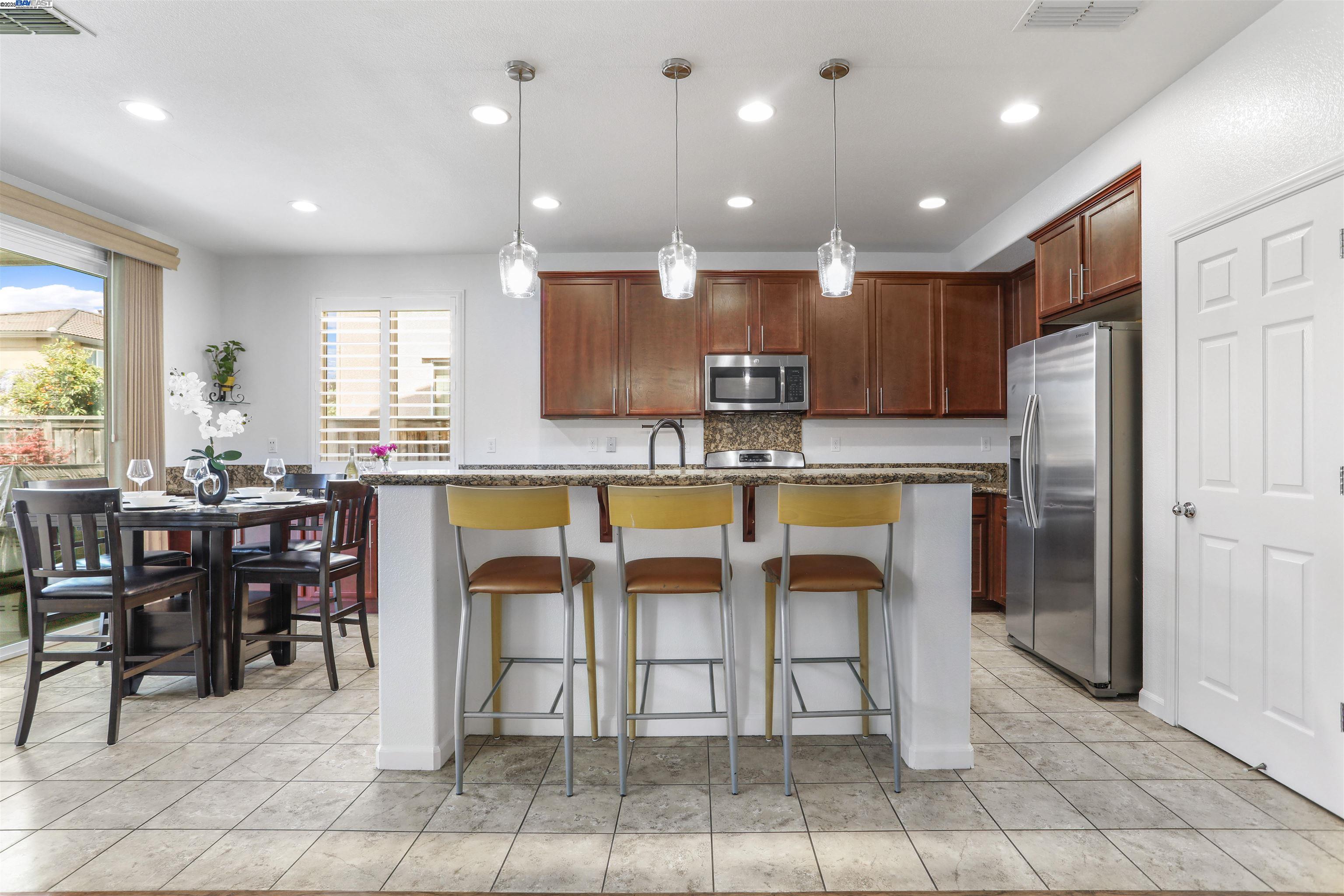 Detail Gallery Image 13 of 37 For 16289 Prairie Fire Court, Lathrop,  CA 95330 - 5 Beds | 3 Baths