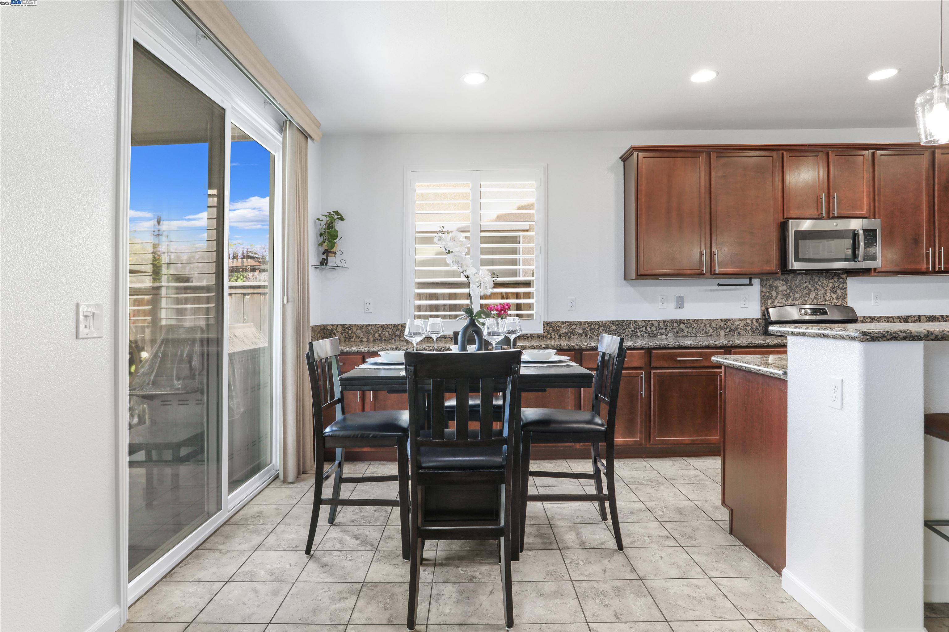 Detail Gallery Image 16 of 37 For 16289 Prairie Fire Court, Lathrop,  CA 95330 - 5 Beds | 3 Baths