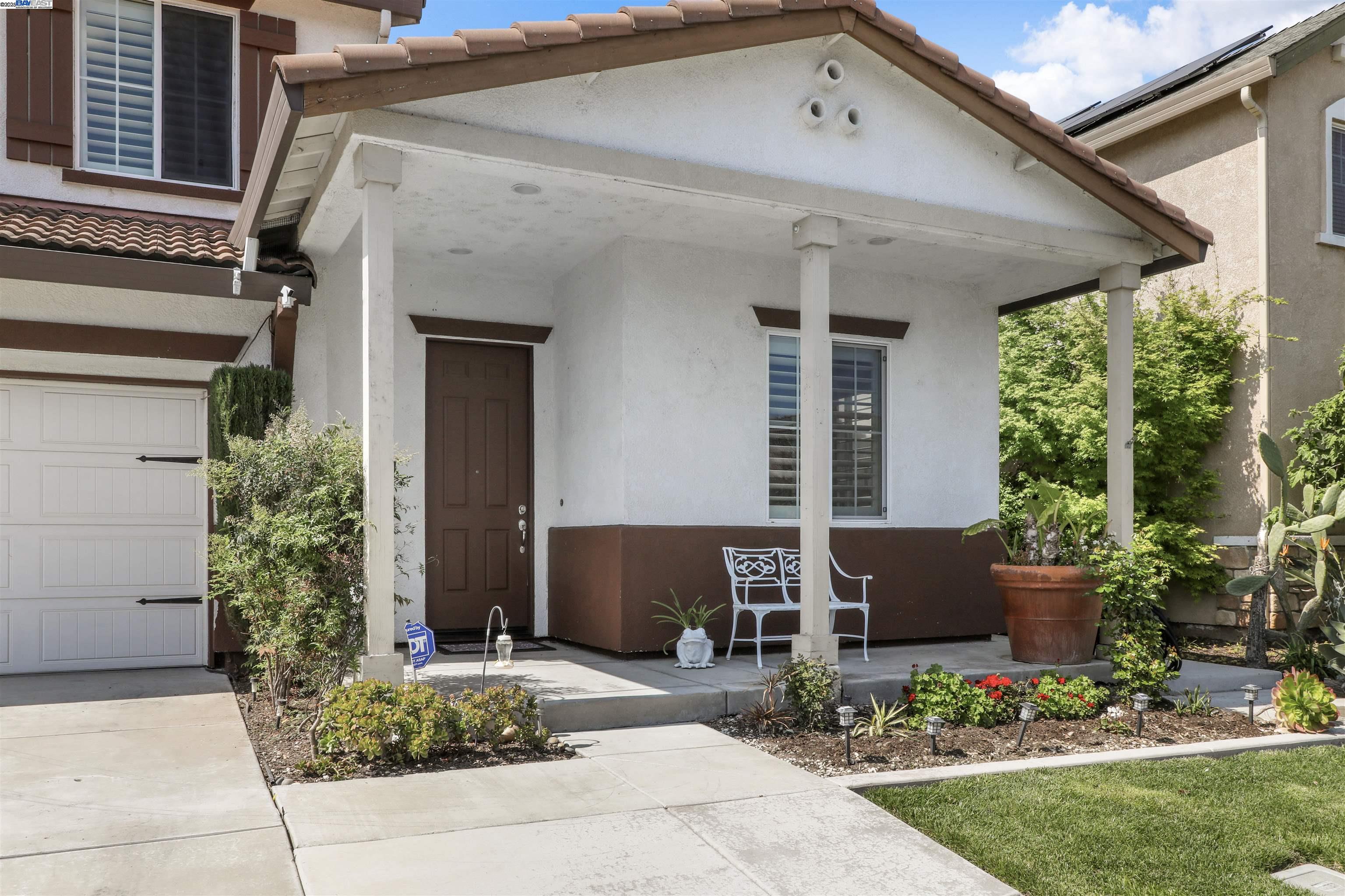 Detail Gallery Image 4 of 37 For 16289 Prairie Fire Court, Lathrop,  CA 95330 - 5 Beds | 3 Baths