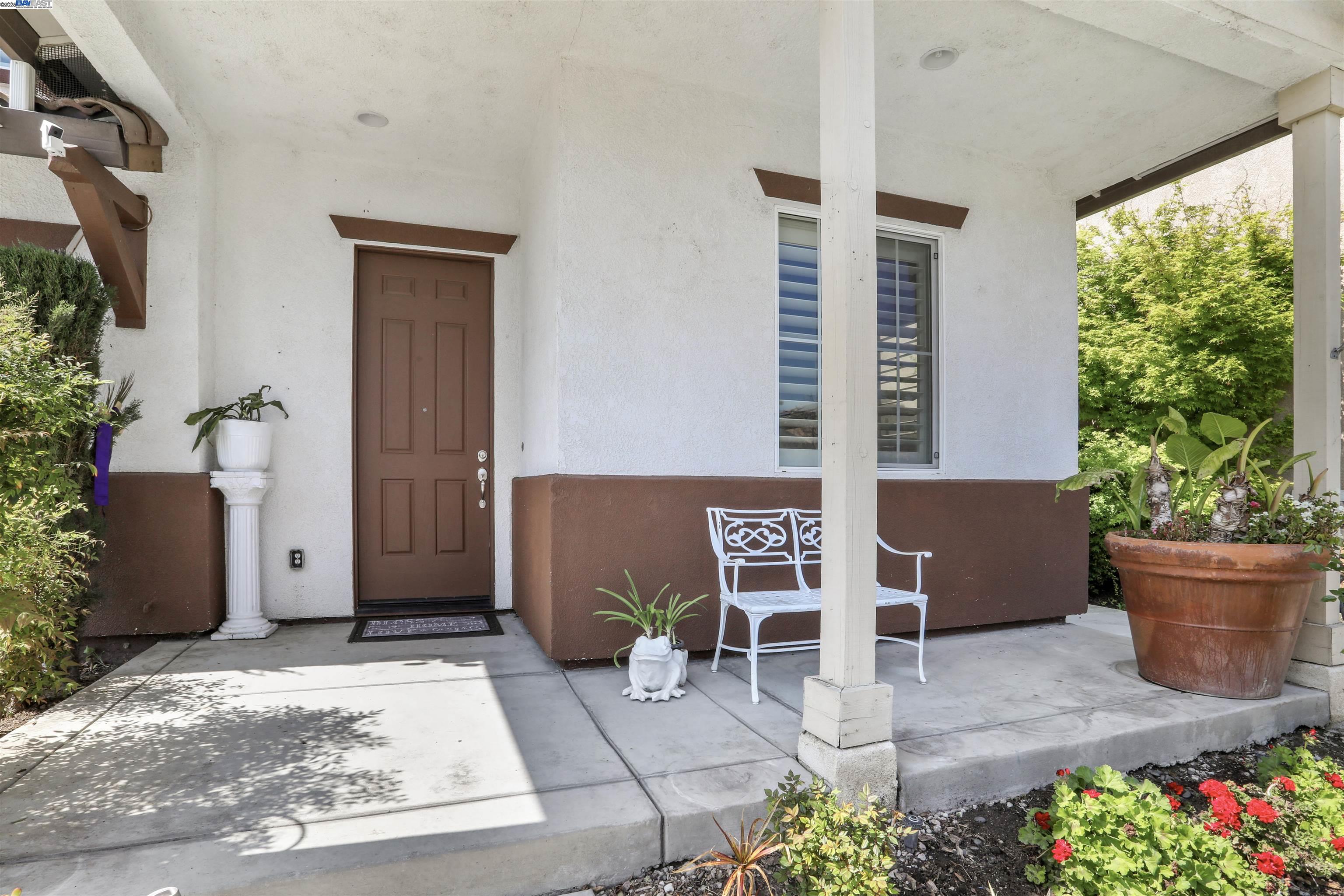 Detail Gallery Image 5 of 37 For 16289 Prairie Fire Court, Lathrop,  CA 95330 - 5 Beds | 3 Baths