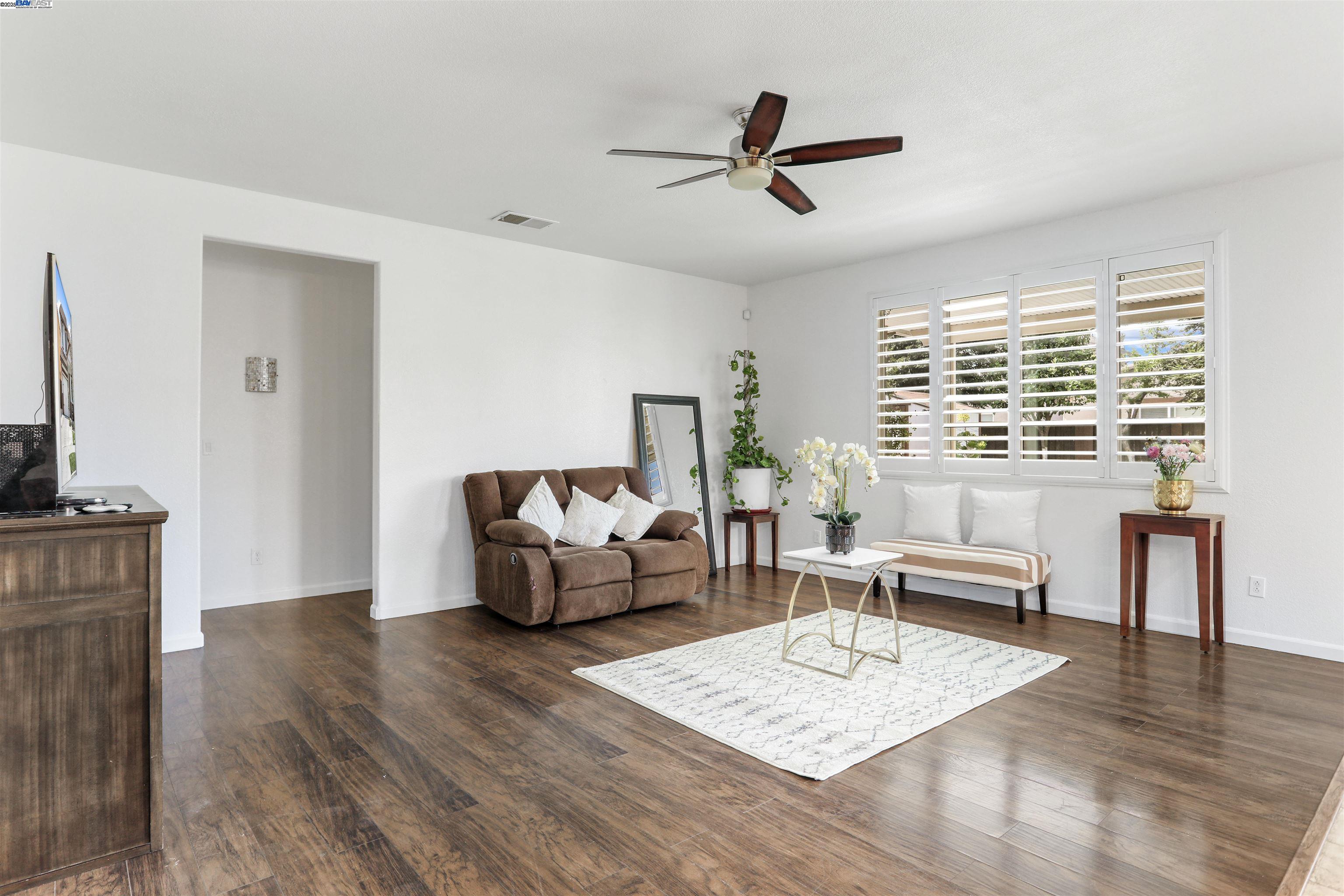 Detail Gallery Image 9 of 37 For 16289 Prairie Fire Court, Lathrop,  CA 95330 - 5 Beds | 3 Baths