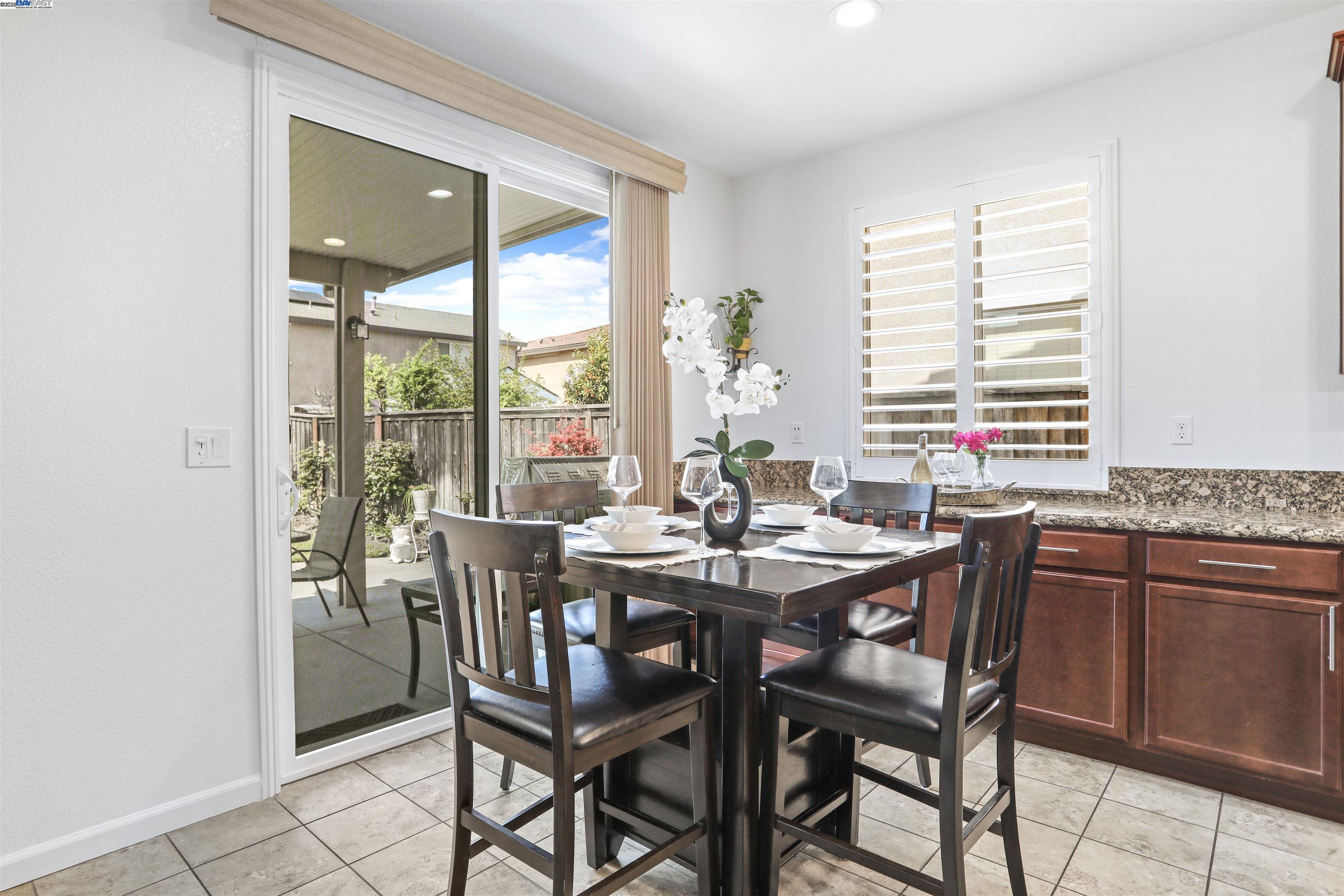 Detail Gallery Image 10 of 37 For 16289 Prairie Fire Court, Lathrop,  CA 95330 - 5 Beds | 3 Baths