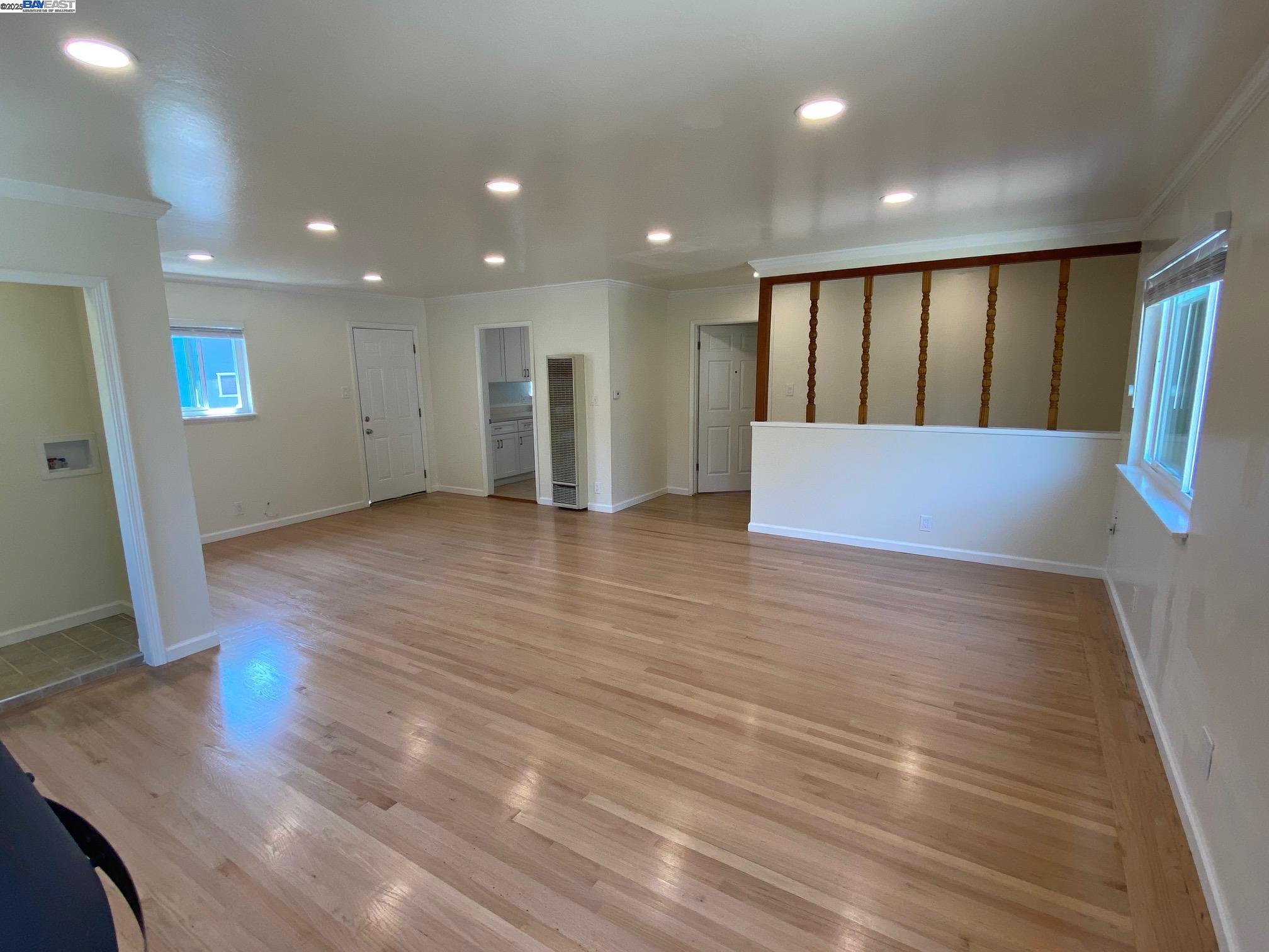 Detail Gallery Image 1 of 31 For Island Dr, Alameda,  CA 94502 - 4 Beds | 2 Baths