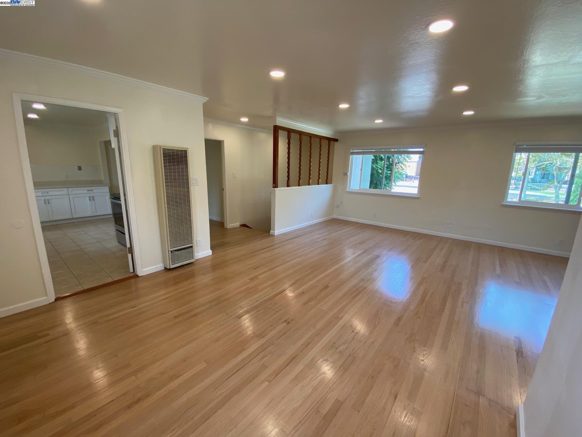 Detail Gallery Image 2 of 31 For Island Dr, Alameda,  CA 94502 - 4 Beds | 2 Baths