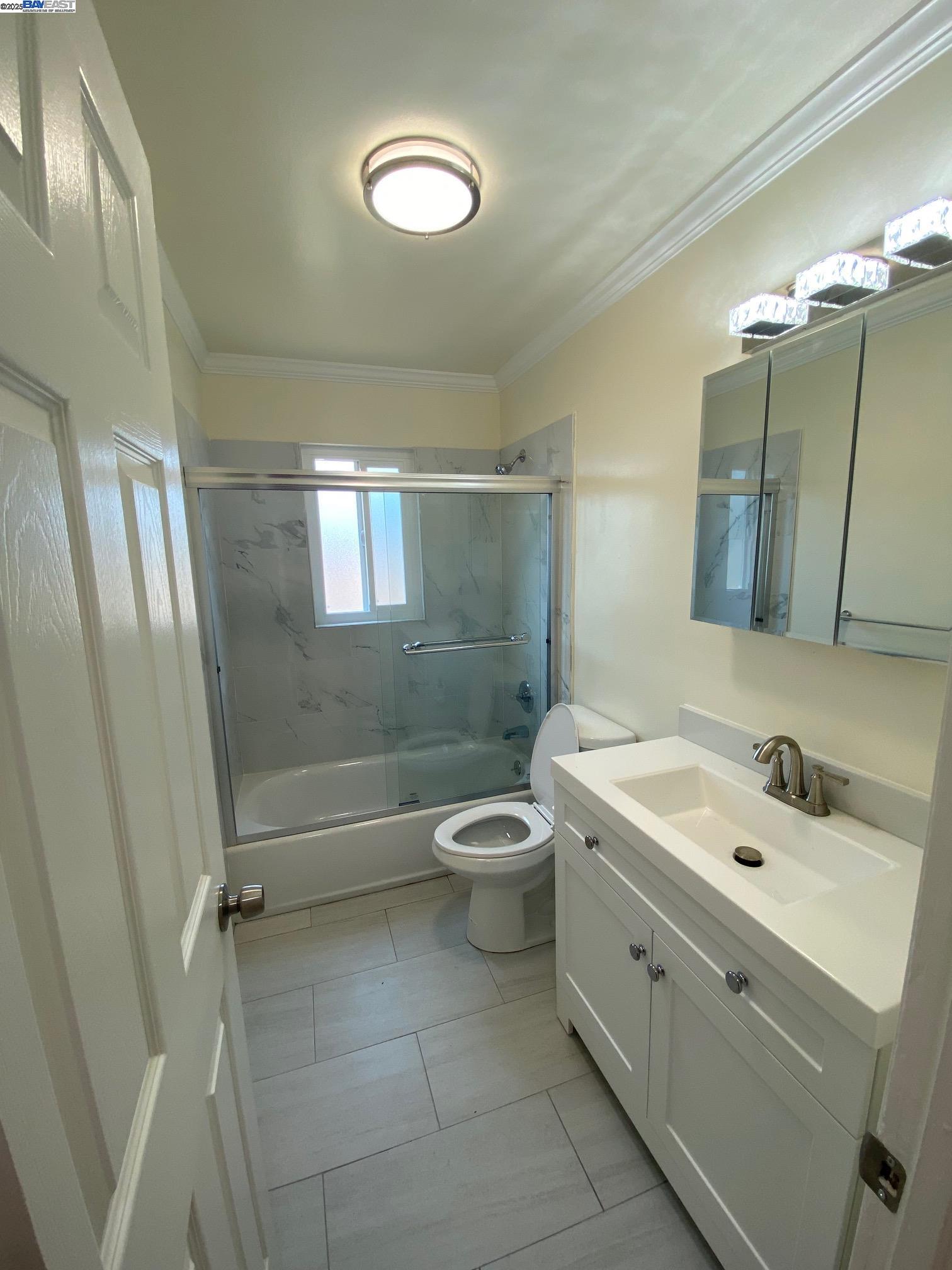 Detail Gallery Image 11 of 31 For Island Dr, Alameda,  CA 94502 - 4 Beds | 2 Baths