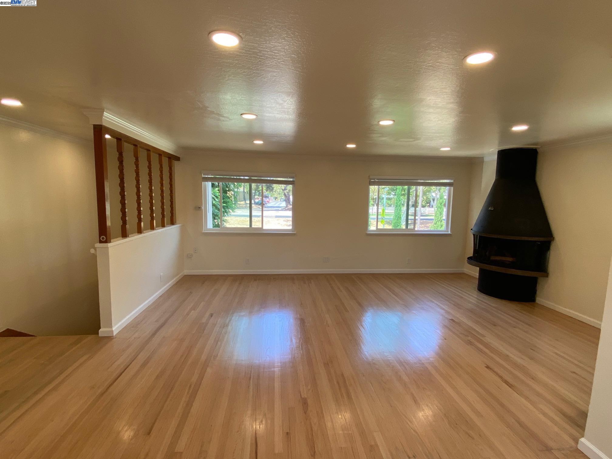 Detail Gallery Image 3 of 31 For Island Dr, Alameda,  CA 94502 - 4 Beds | 2 Baths