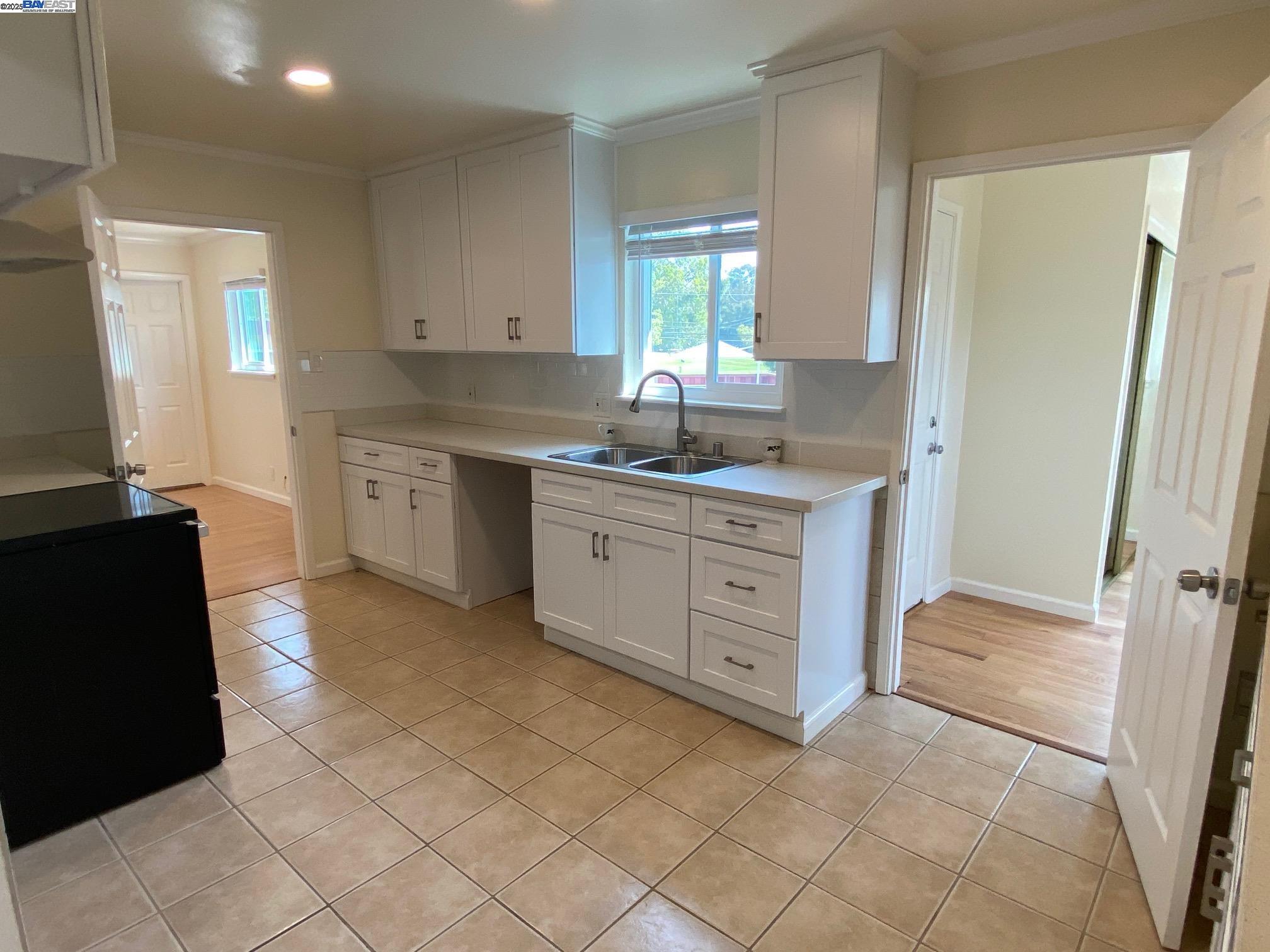 Detail Gallery Image 4 of 31 For Island Dr, Alameda,  CA 94502 - 4 Beds | 2 Baths