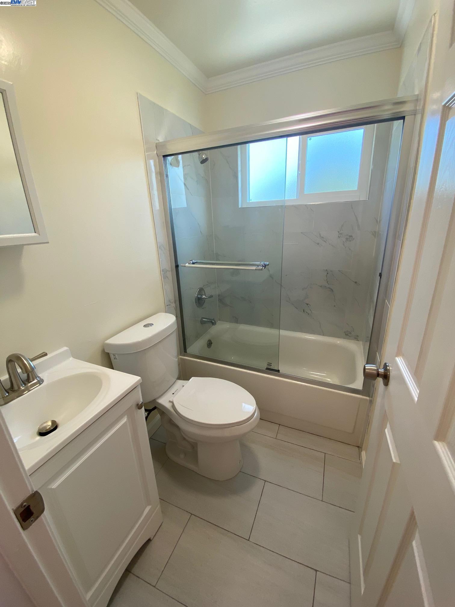 Detail Gallery Image 8 of 31 For Island Dr, Alameda,  CA 94502 - 4 Beds | 2 Baths