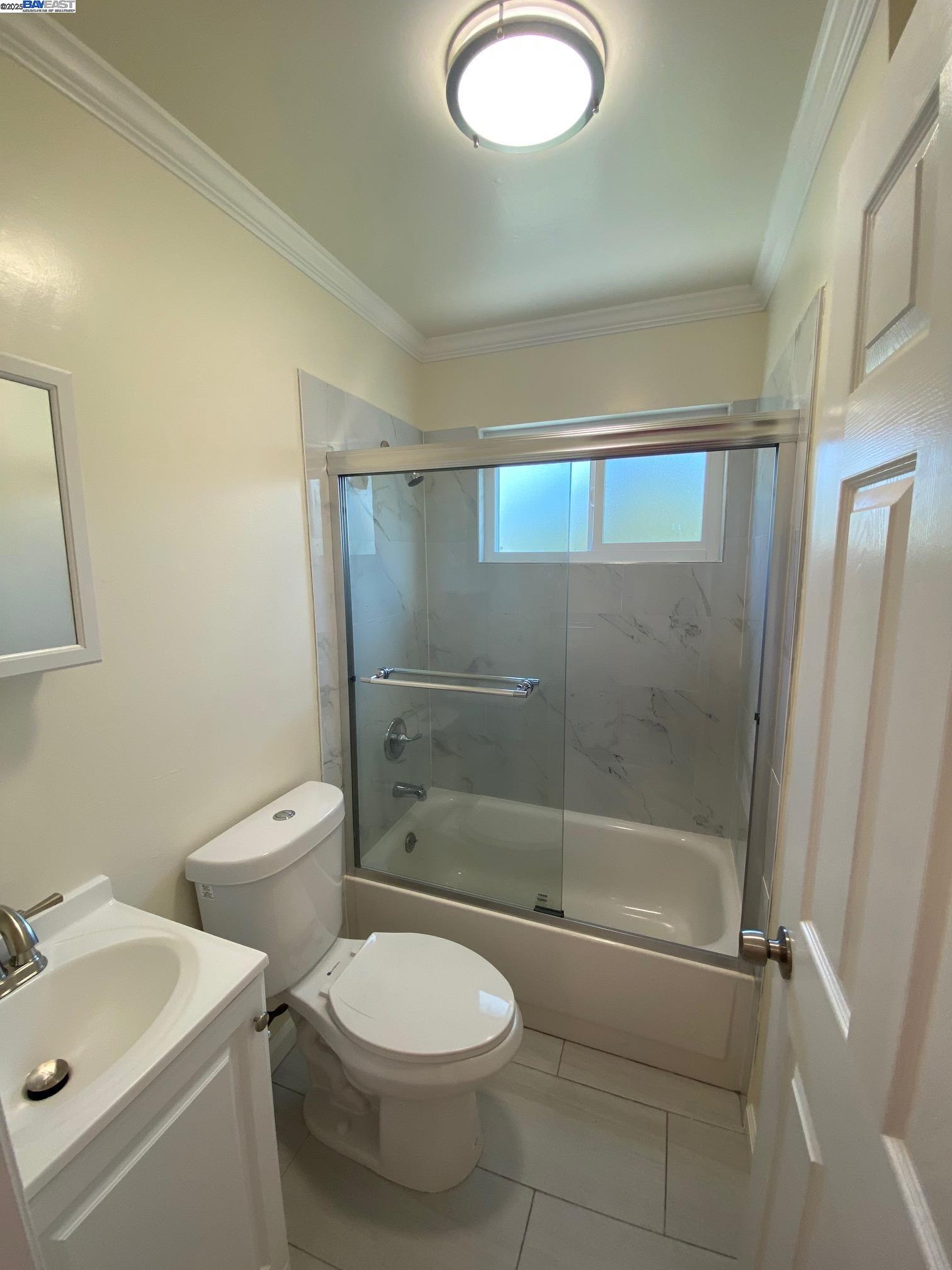 Detail Gallery Image 9 of 31 For Island Dr, Alameda,  CA 94502 - 4 Beds | 2 Baths