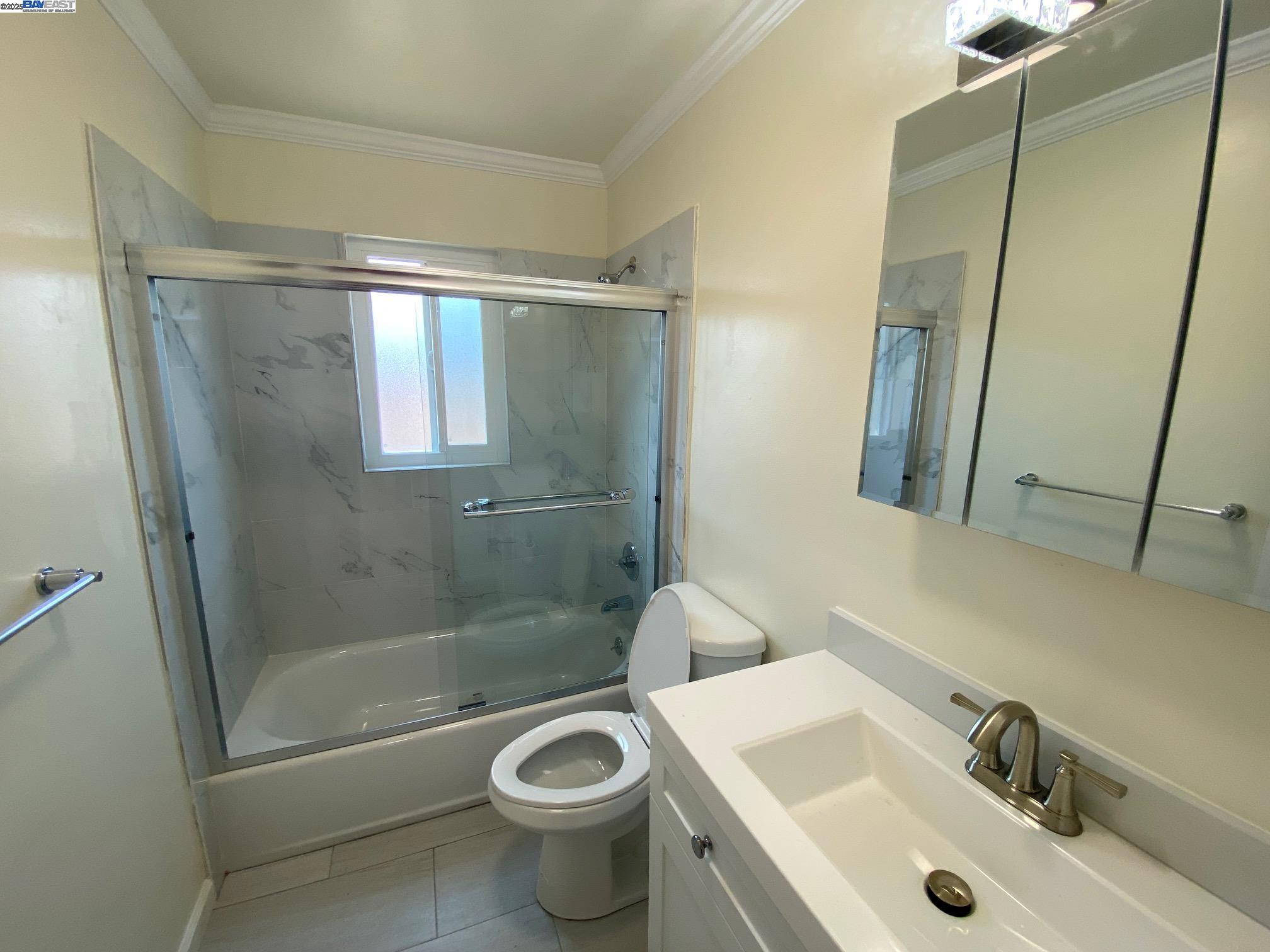 Detail Gallery Image 10 of 31 For Island Dr, Alameda,  CA 94502 - 4 Beds | 2 Baths