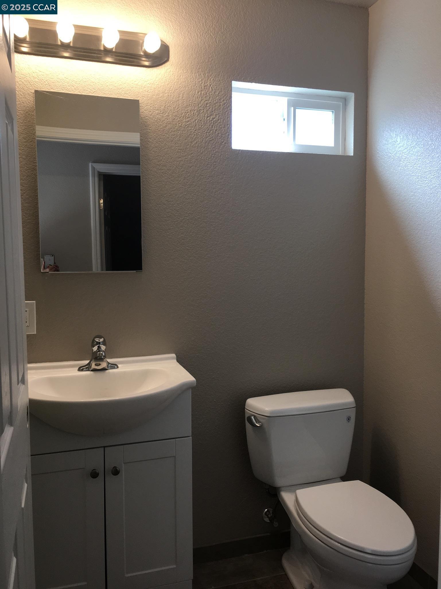 Detail Gallery Image 7 of 11 For 1330 Bentley #B,  Concord,  CA 94518 - 1 Beds | 1 Baths