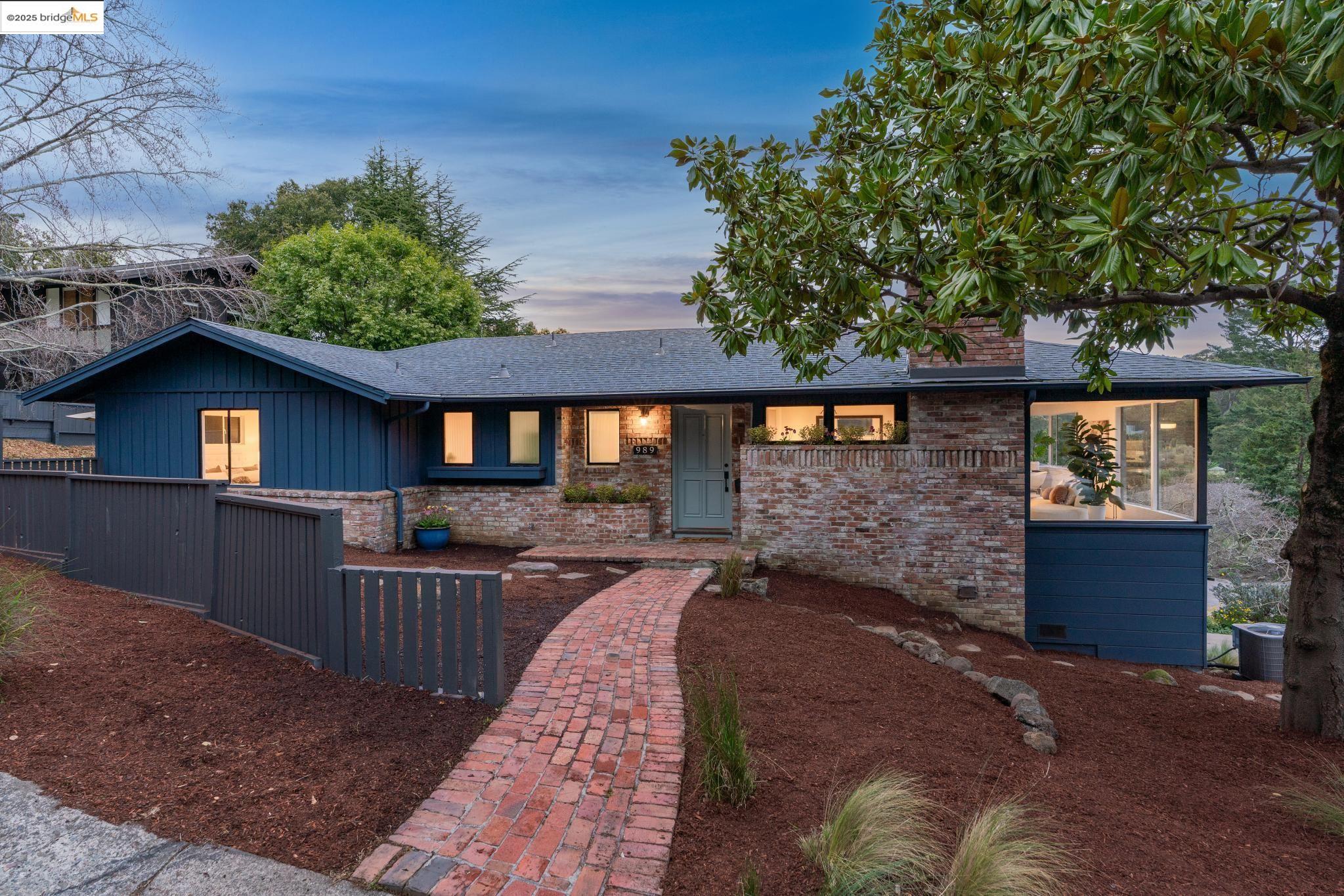 Detail Gallery Image 1 of 1 For 989 Overlook Rd, Berkeley,  CA 94708 - 3 Beds | 2 Baths