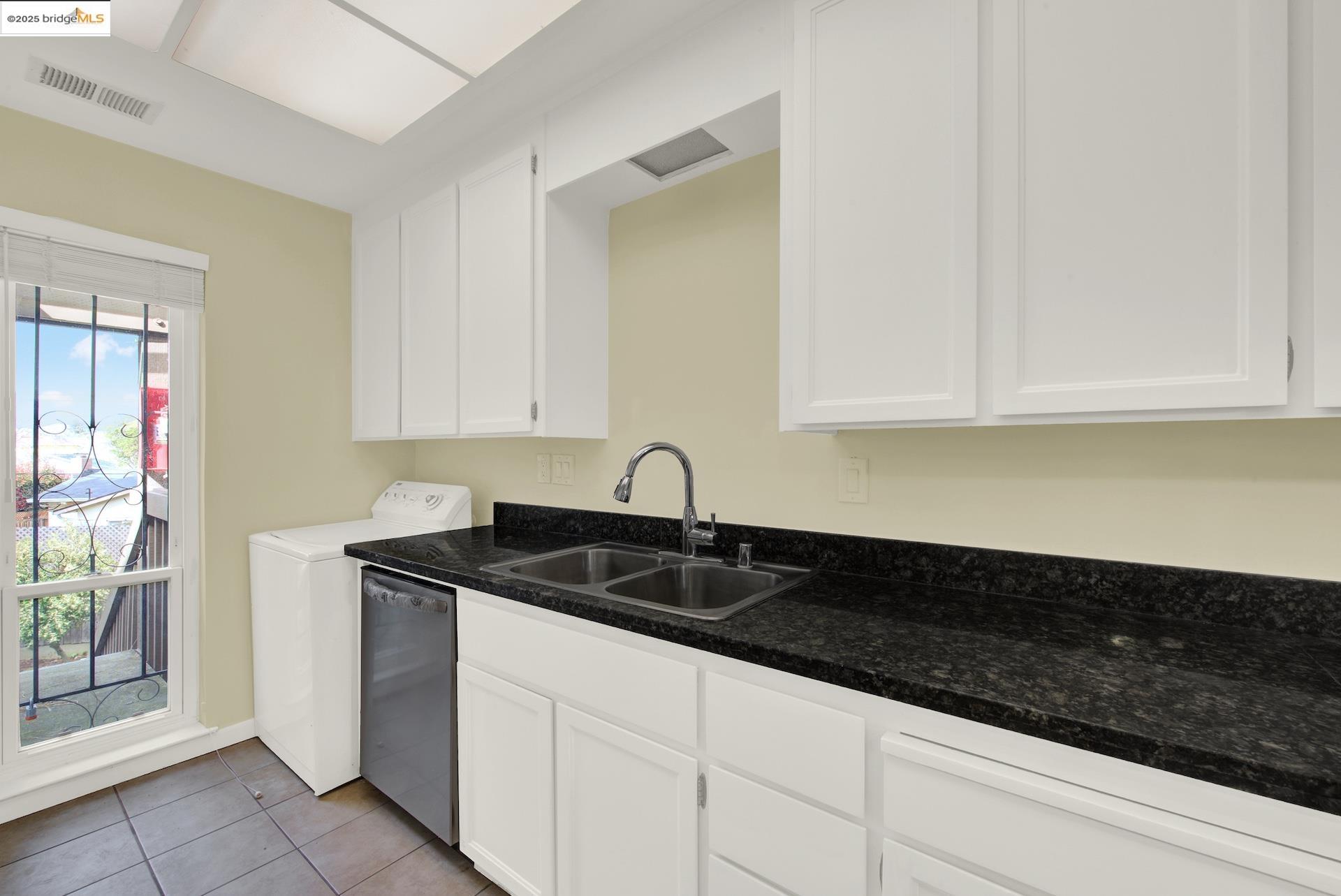 Photo #8: 41091289 Listing: Photo #8