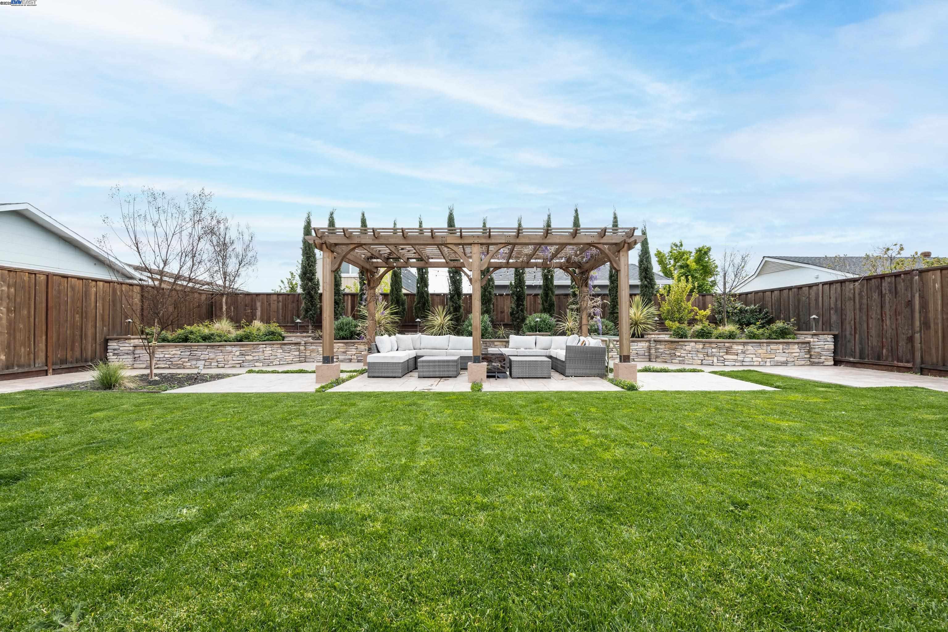 1338 Thais Ln, Hayward, California 94544, 3 Bedrooms Bedrooms, 5 Rooms Rooms,2 BathroomsBathrooms,Residential,For Sale,1338 Thais Ln,41091293