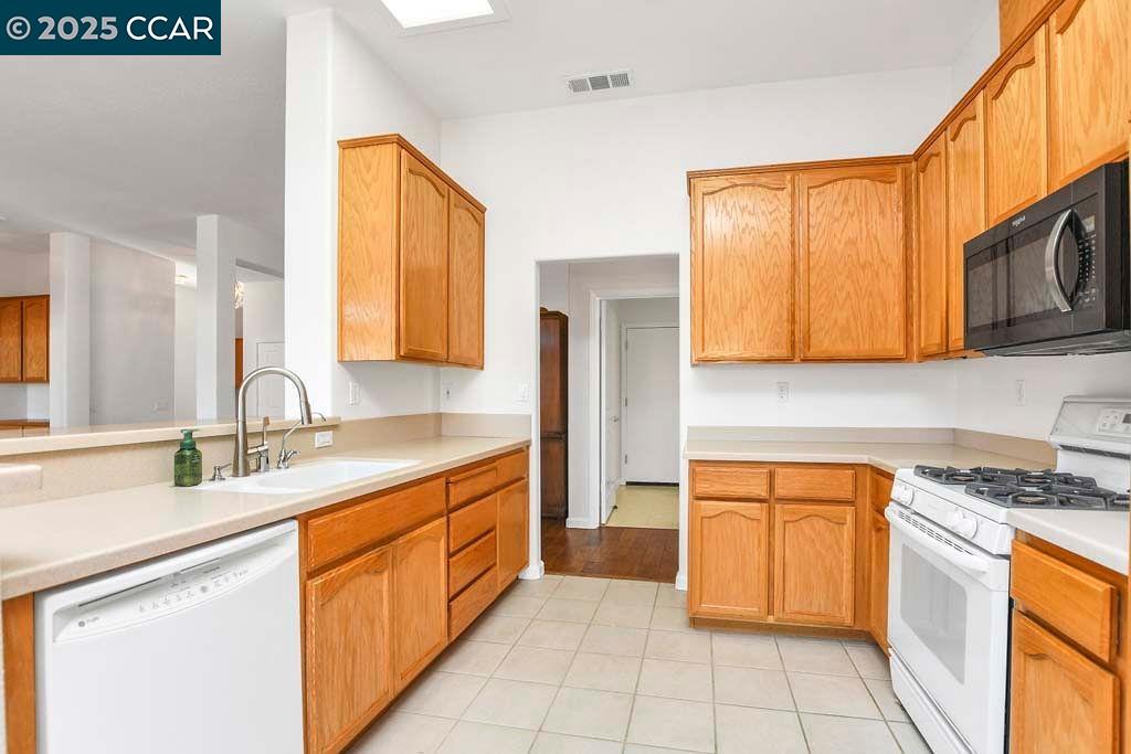 Detail Gallery Image 14 of 48 For 1961 Jubilee Drive, Brentwood,  CA 94513 - 4 Beds | 2/1 Baths
