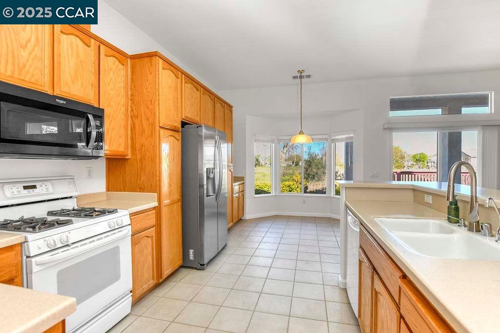 Detail Gallery Image 15 of 48 For 1961 Jubilee Drive, Brentwood,  CA 94513 - 4 Beds | 2/1 Baths