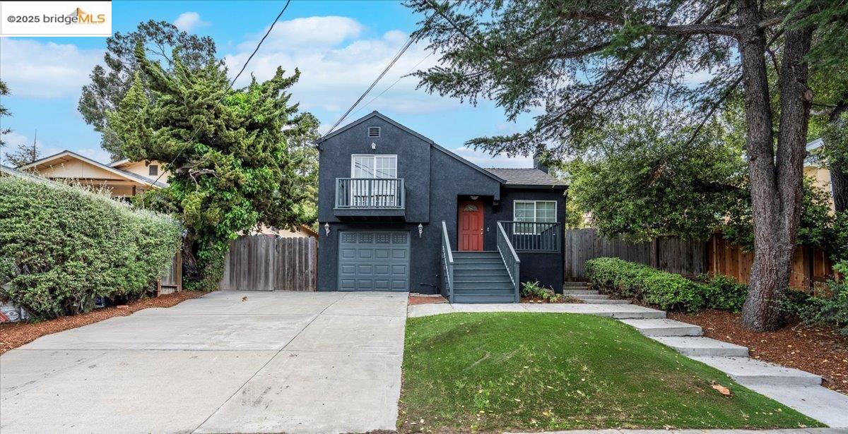 Detail Gallery Image 1 of 1 For 9820 Lawlor St, Oakland,  CA 94605 - 3 Beds | 2 Baths