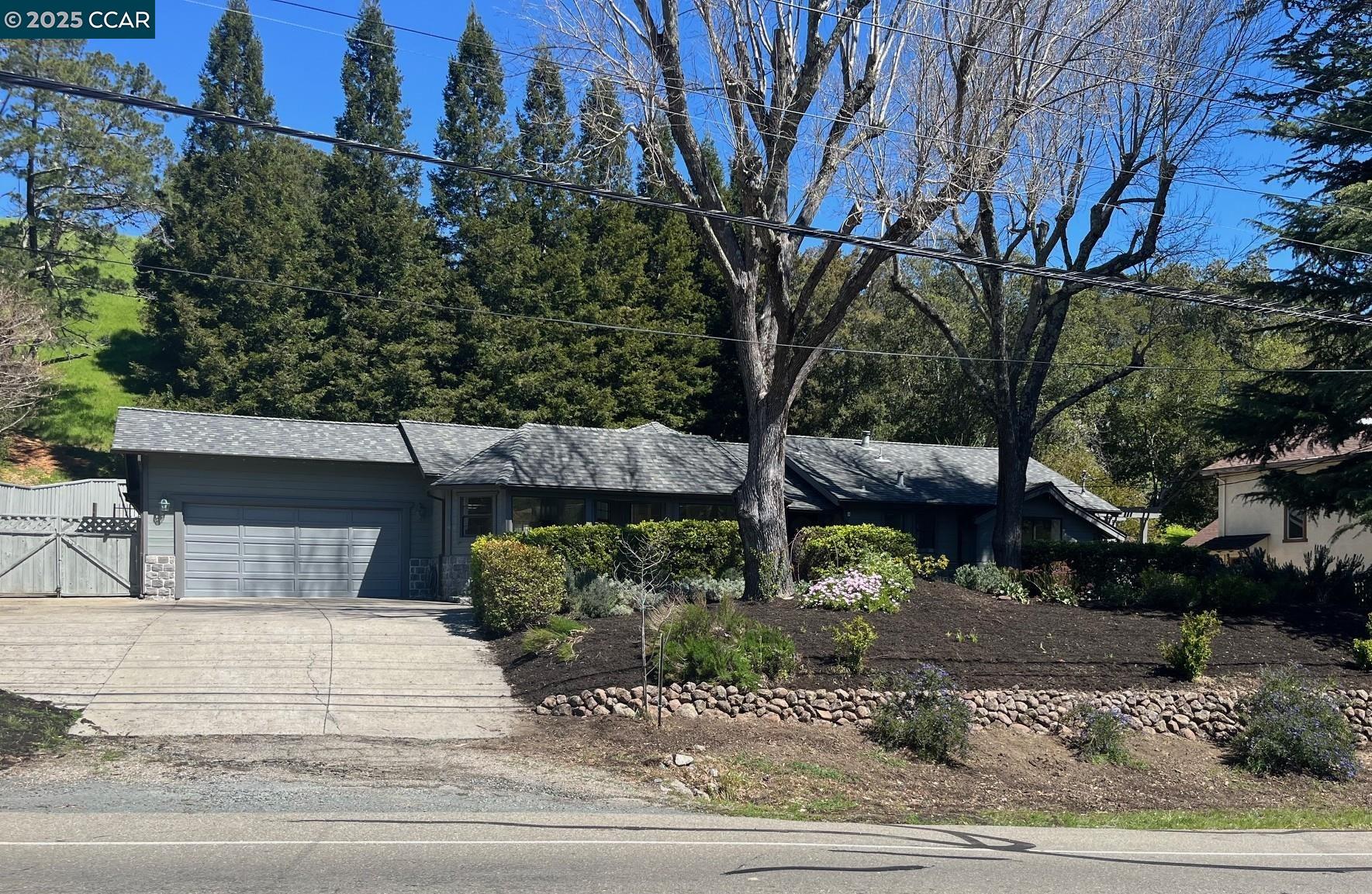 Detail Gallery Image 1 of 1 For 225 Rheem Blvd, Moraga,  CA 94556 - 4 Beds | 3 Baths