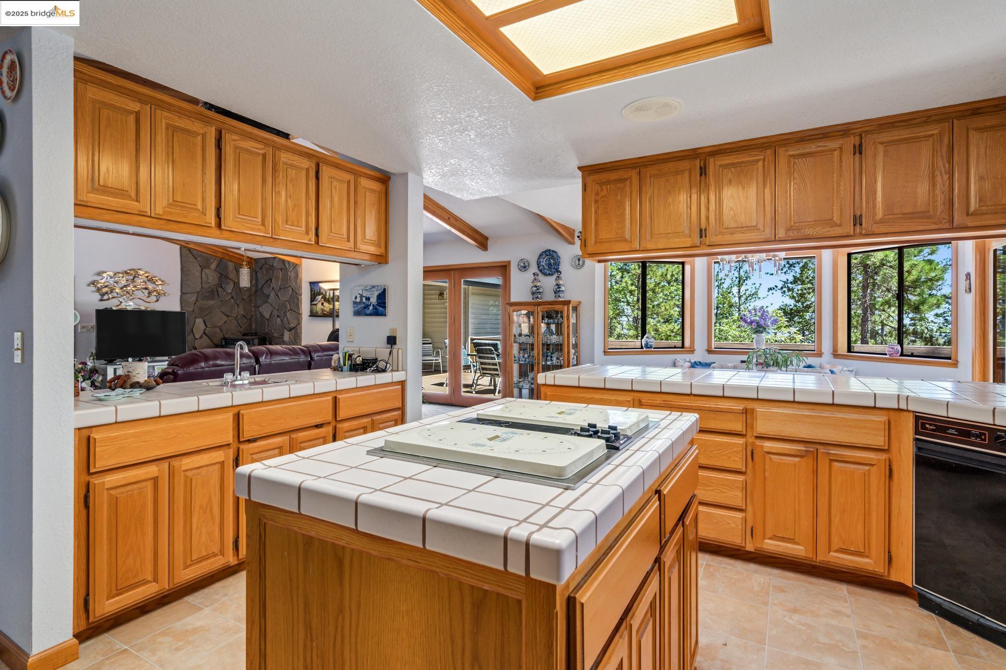 Detail Gallery Image 10 of 57 For 11335 Bridal Veil, Groveland,  CA 95321-0000 - 3 Beds | 2 Baths