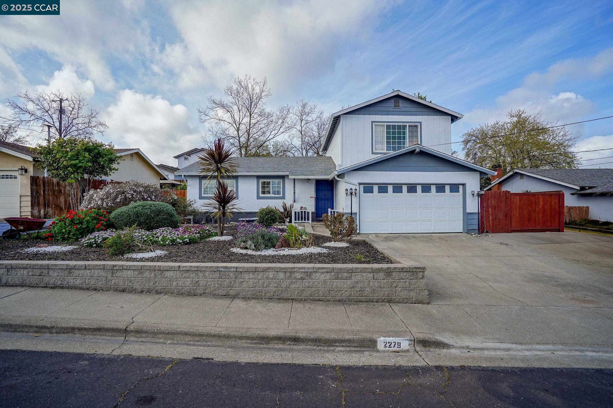 Detail Gallery Image 1 of 33 For 2279 Saint George Dr, Concord,  CA 94520 - 5 Beds | 2 Baths