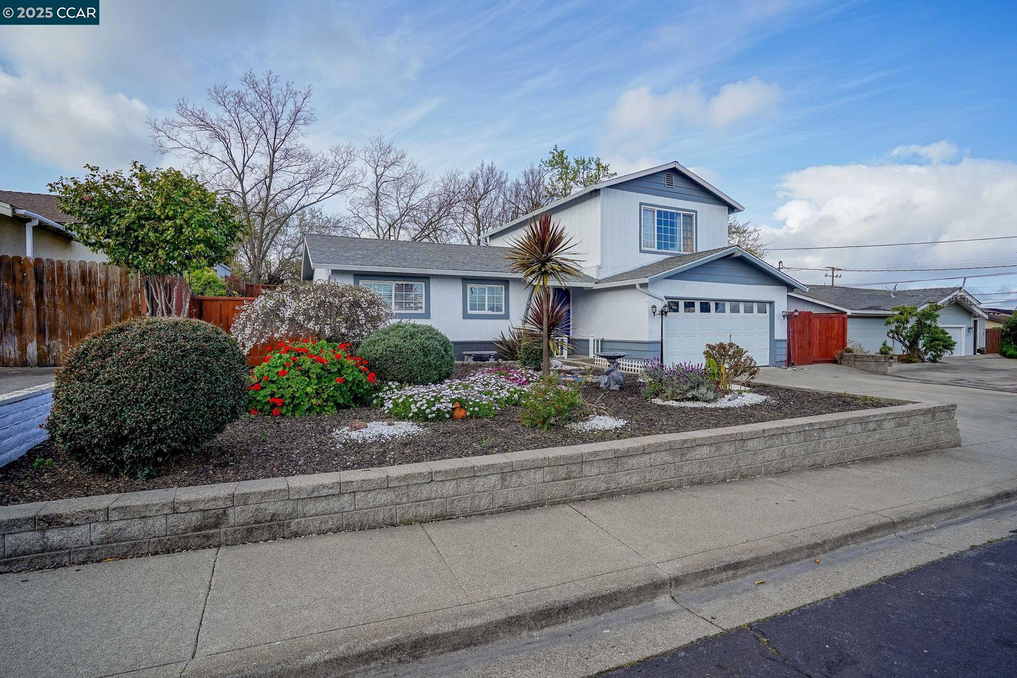 Detail Gallery Image 2 of 33 For 2279 Saint George Dr, Concord,  CA 94520 - 5 Beds | 2 Baths
