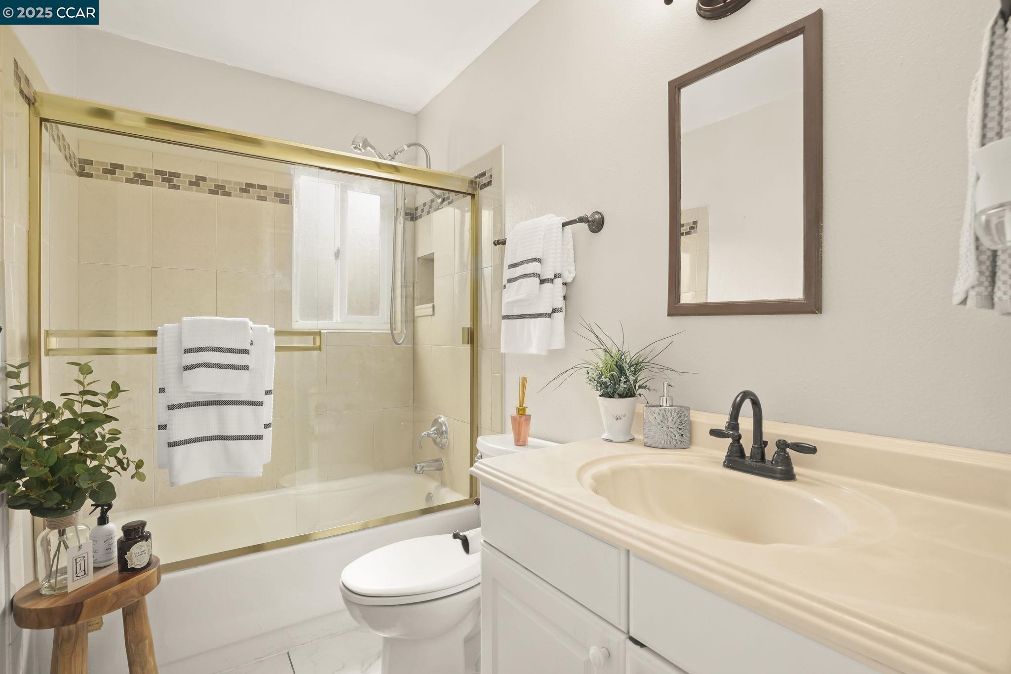 Detail Gallery Image 22 of 33 For 2279 Saint George Dr, Concord,  CA 94520 - 5 Beds | 2 Baths