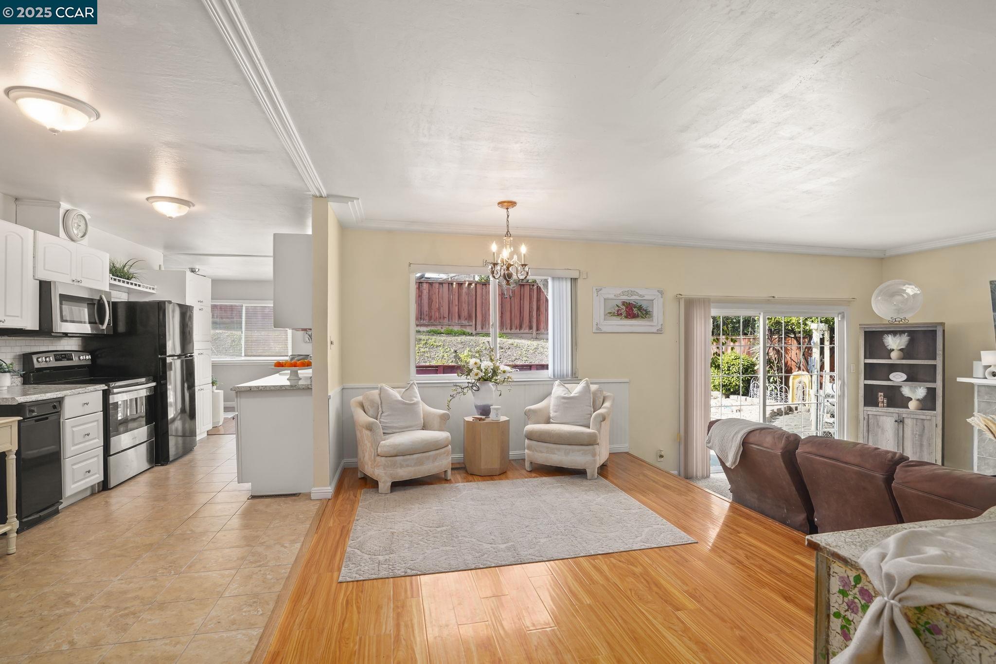 Detail Gallery Image 6 of 33 For 2279 Saint George Dr, Concord,  CA 94520 - 5 Beds | 2 Baths
