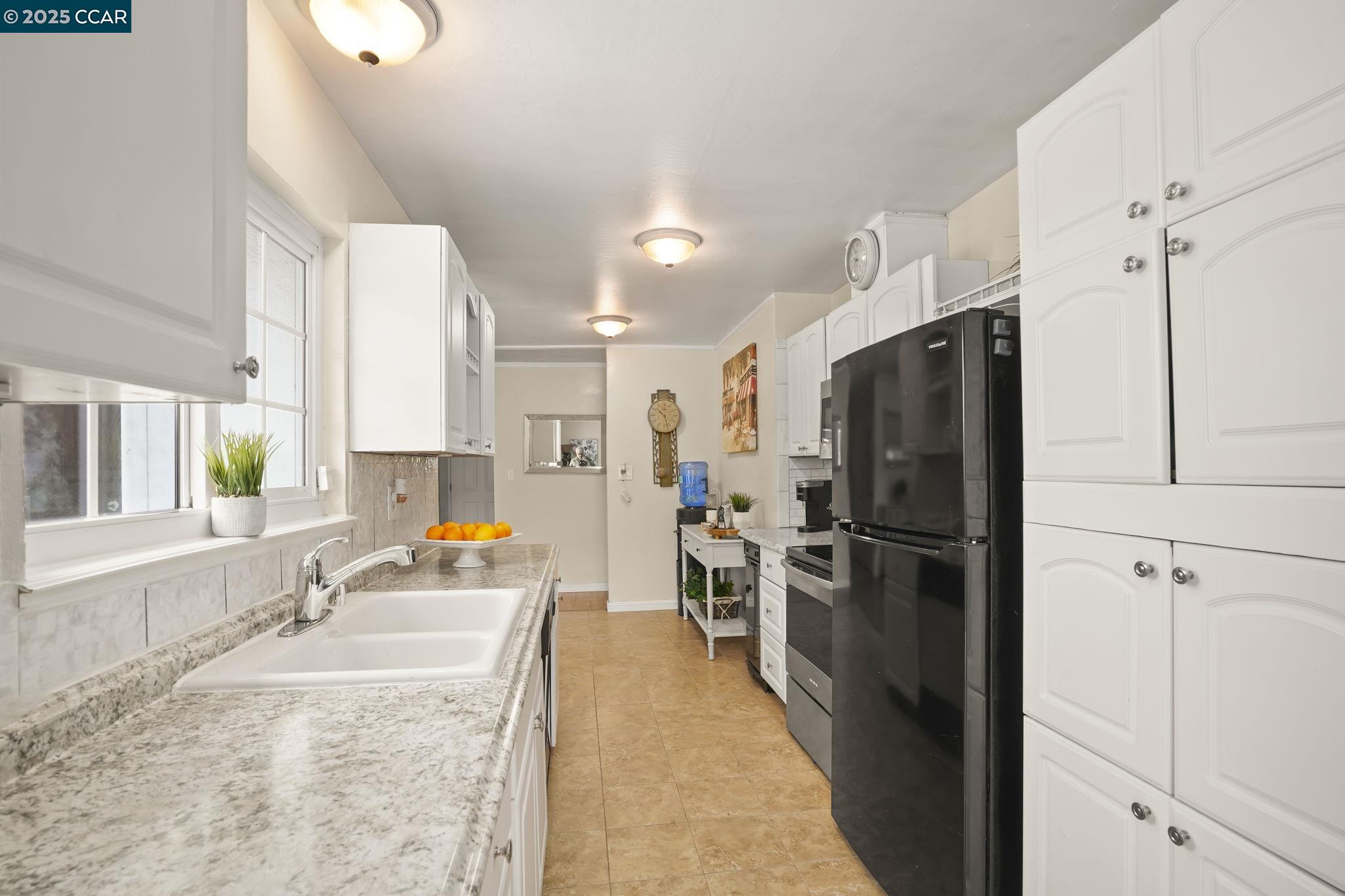 Detail Gallery Image 7 of 33 For 2279 Saint George Dr, Concord,  CA 94520 - 5 Beds | 2 Baths