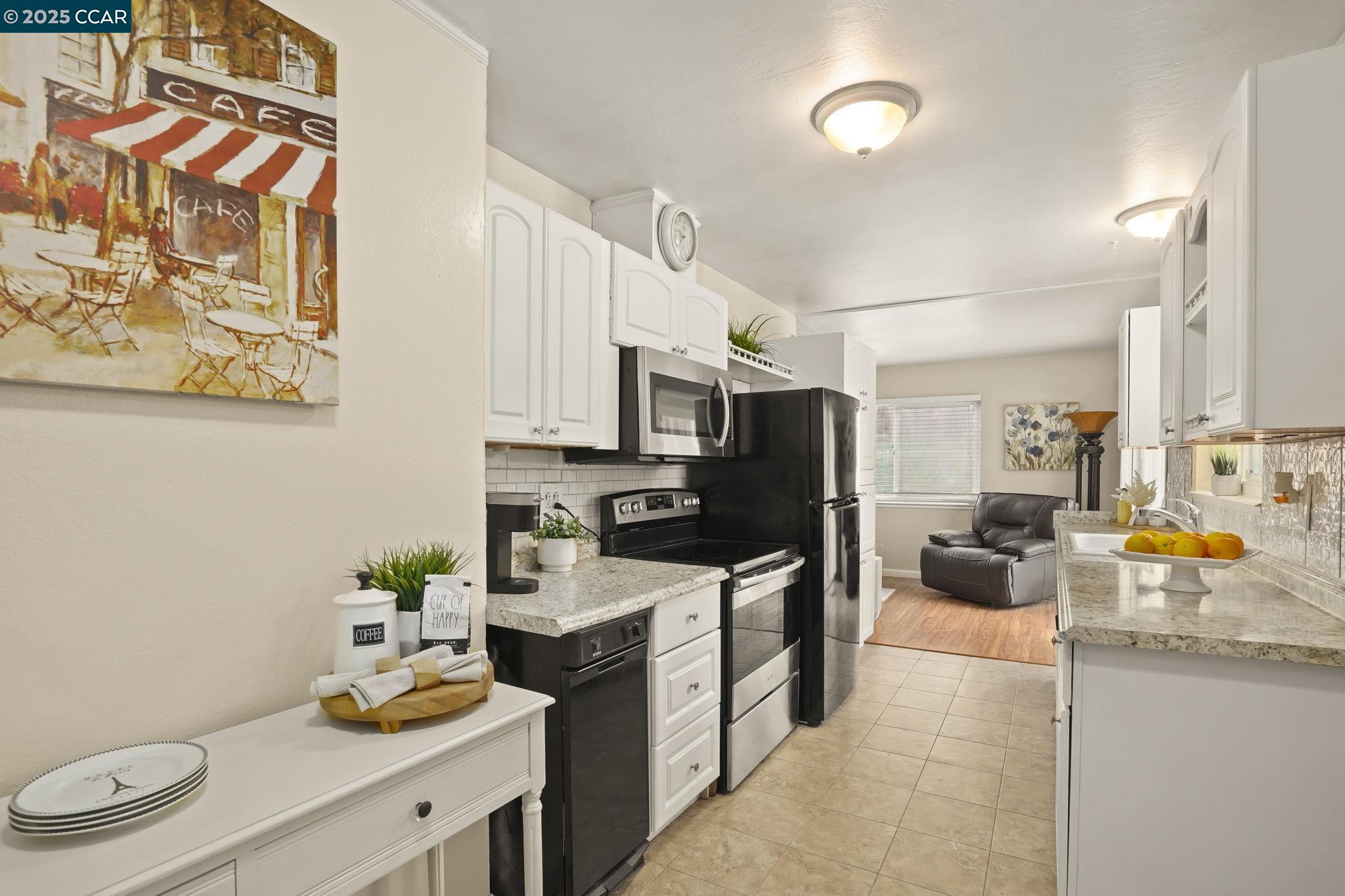 Detail Gallery Image 8 of 33 For 2279 Saint George Dr, Concord,  CA 94520 - 5 Beds | 2 Baths