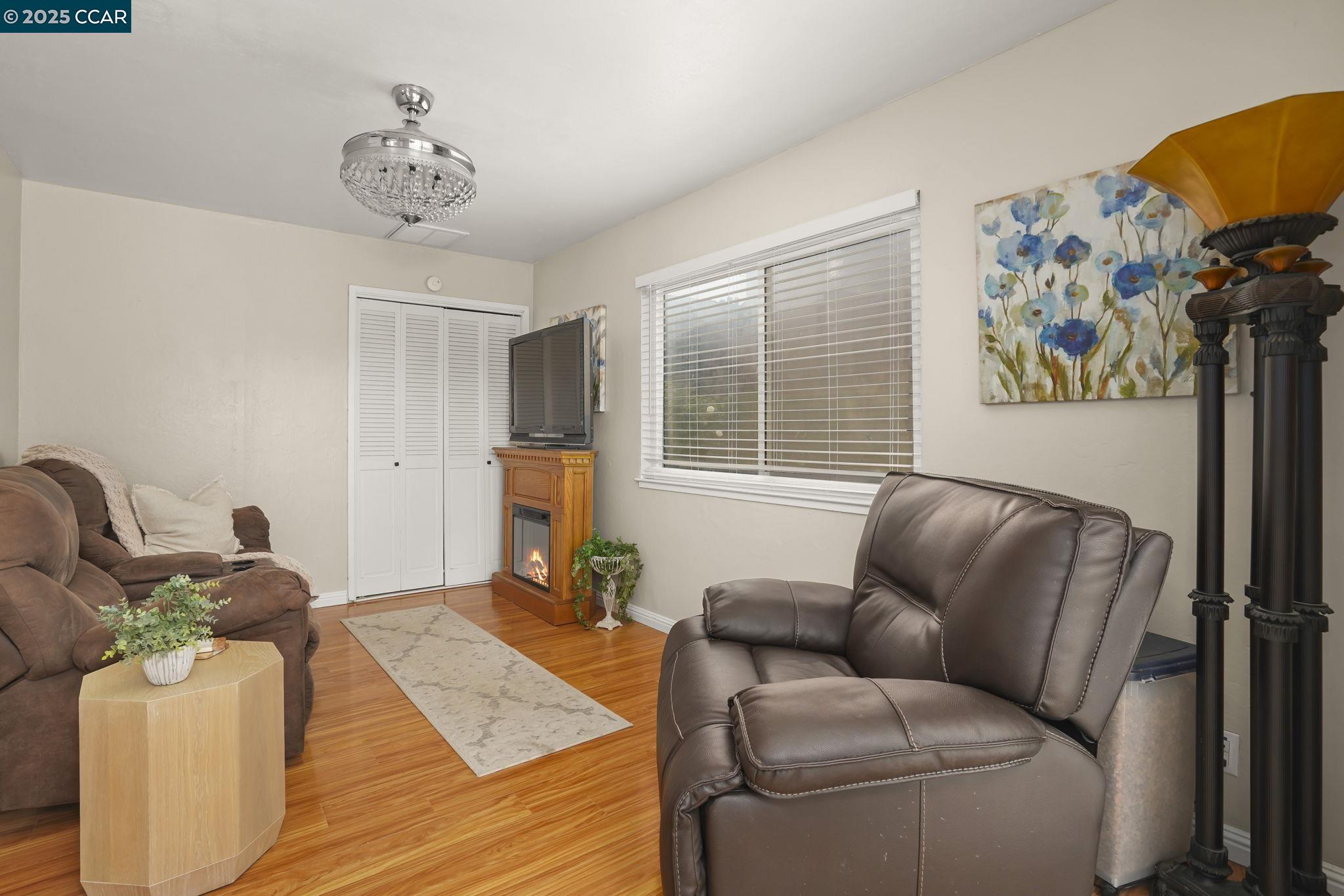 Detail Gallery Image 10 of 33 For 2279 Saint George Dr, Concord,  CA 94520 - 5 Beds | 2 Baths