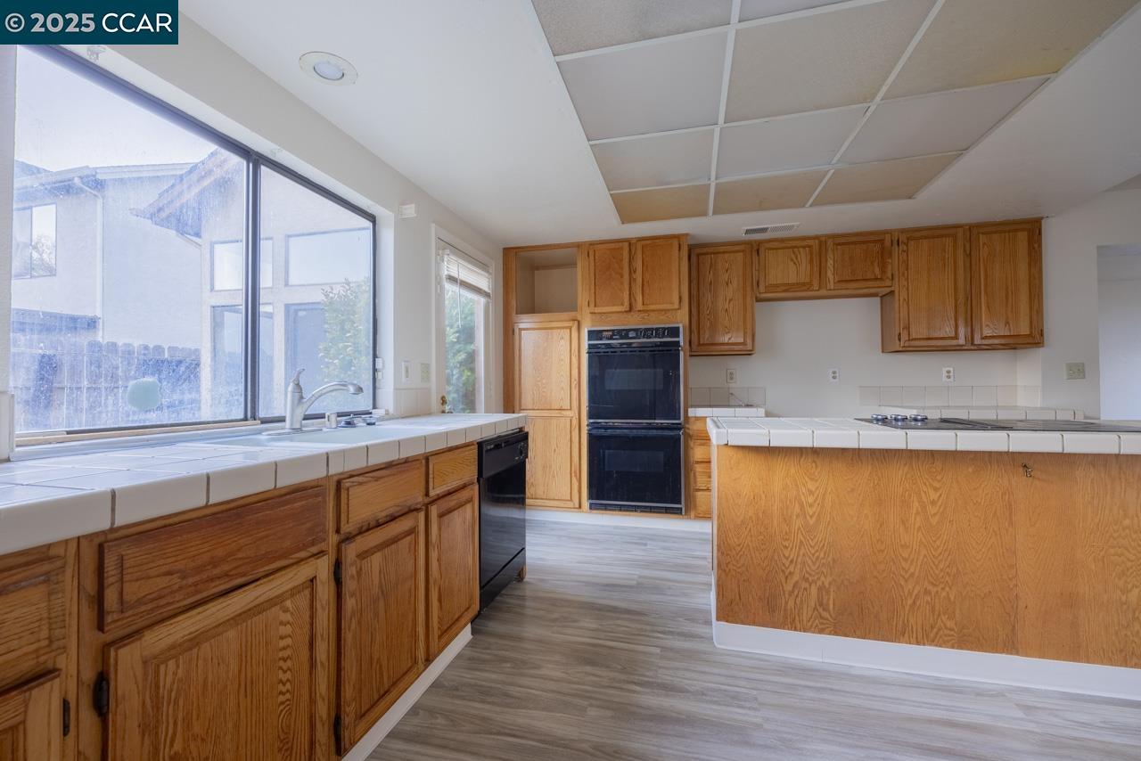 Detail Gallery Image 8 of 22 For 1710 Partridge Ln, Tracy,  CA 95376 - 4 Beds | 3 Baths