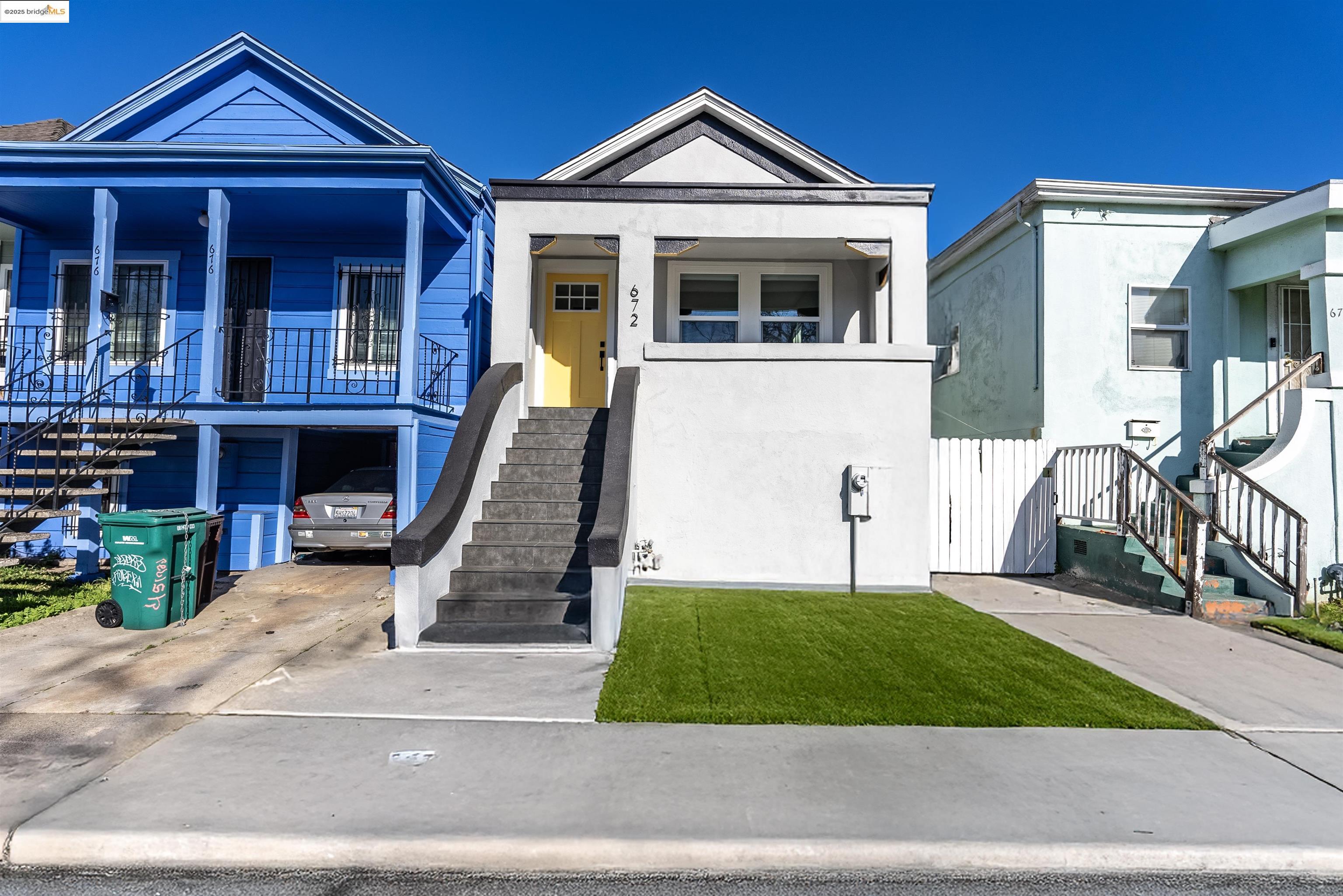 Detail Gallery Image 1 of 34 For 672 27th St, Oakland,  CA 94612 - 3 Beds | 2 Baths