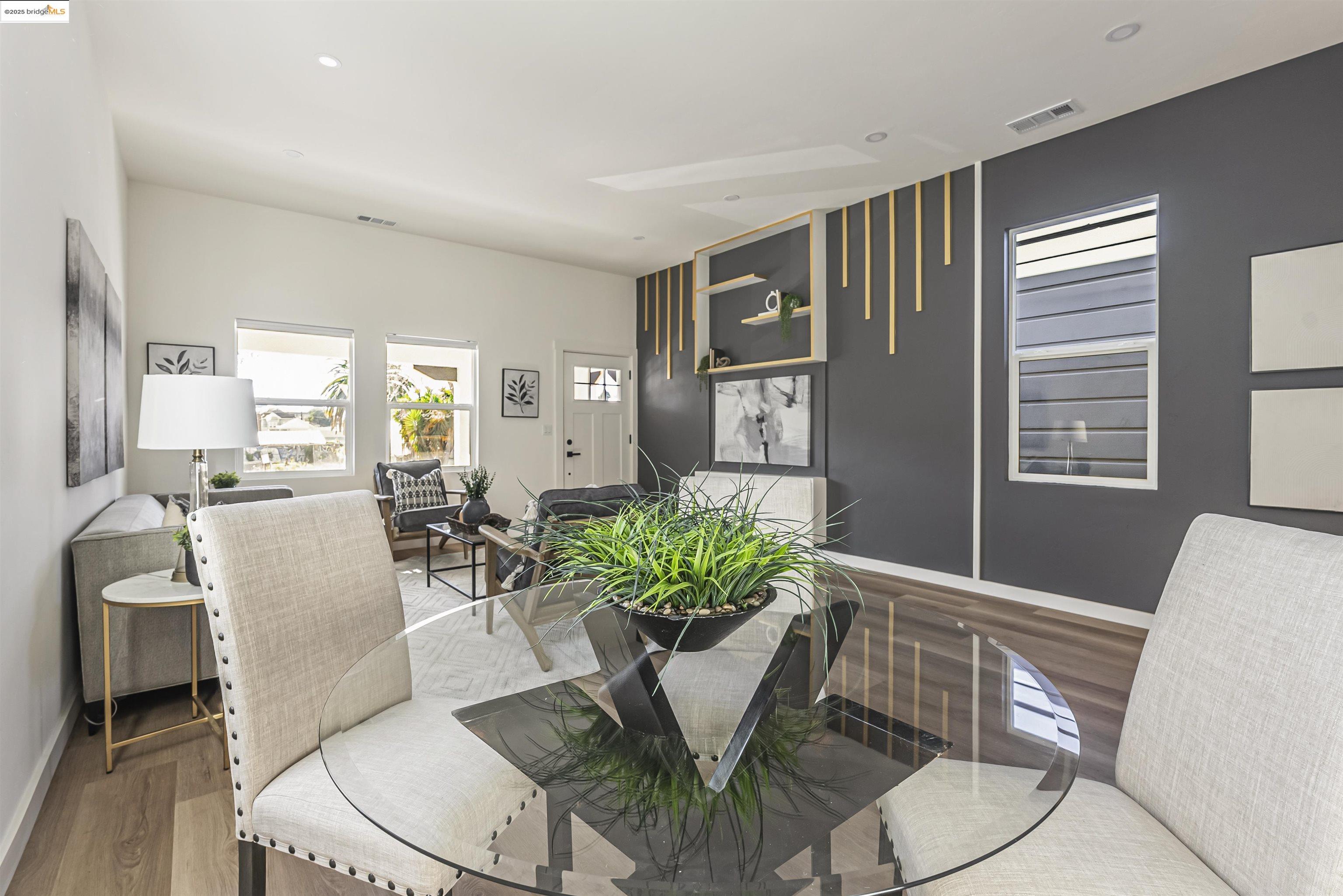 Detail Gallery Image 14 of 34 For 672 27th St, Oakland,  CA 94612 - 3 Beds | 2 Baths