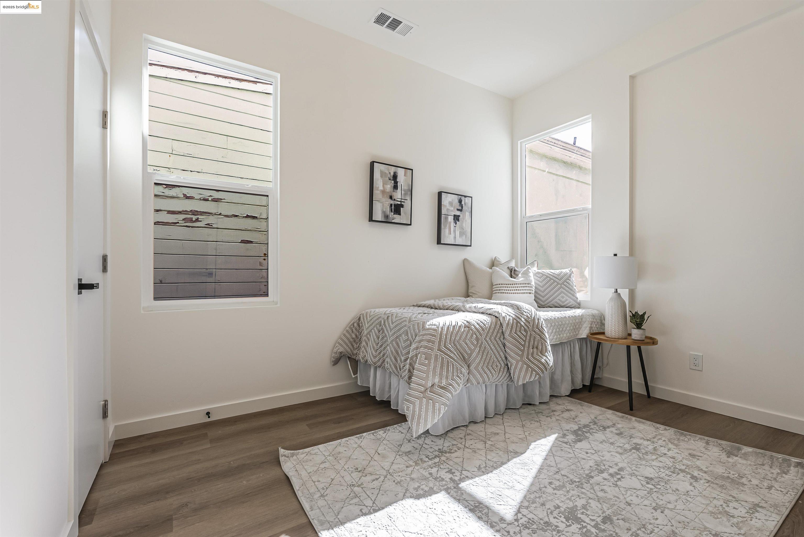 Detail Gallery Image 16 of 34 For 672 27th St, Oakland,  CA 94612 - 3 Beds | 2 Baths
