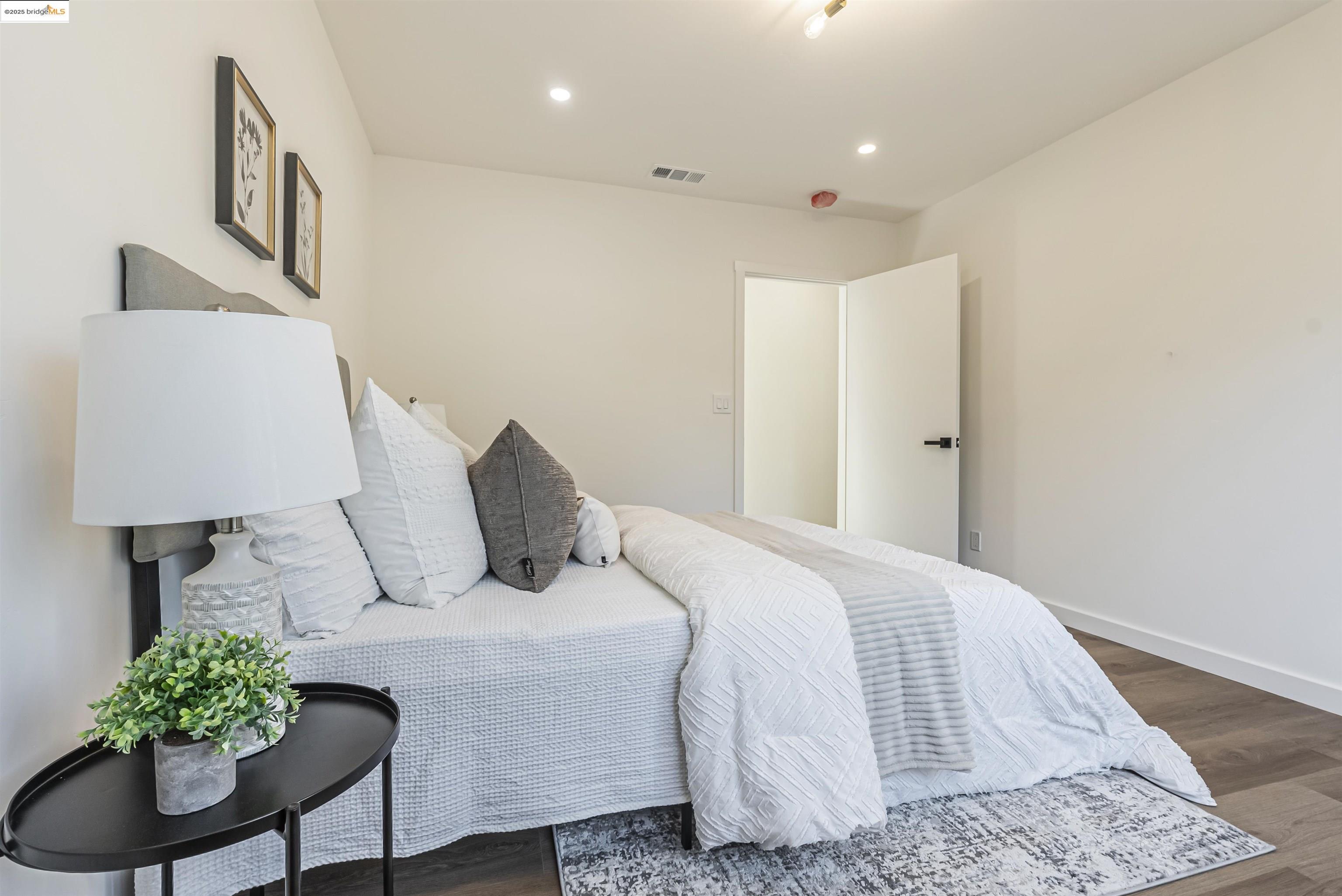 Detail Gallery Image 20 of 34 For 672 27th St, Oakland,  CA 94612 - 3 Beds | 2 Baths