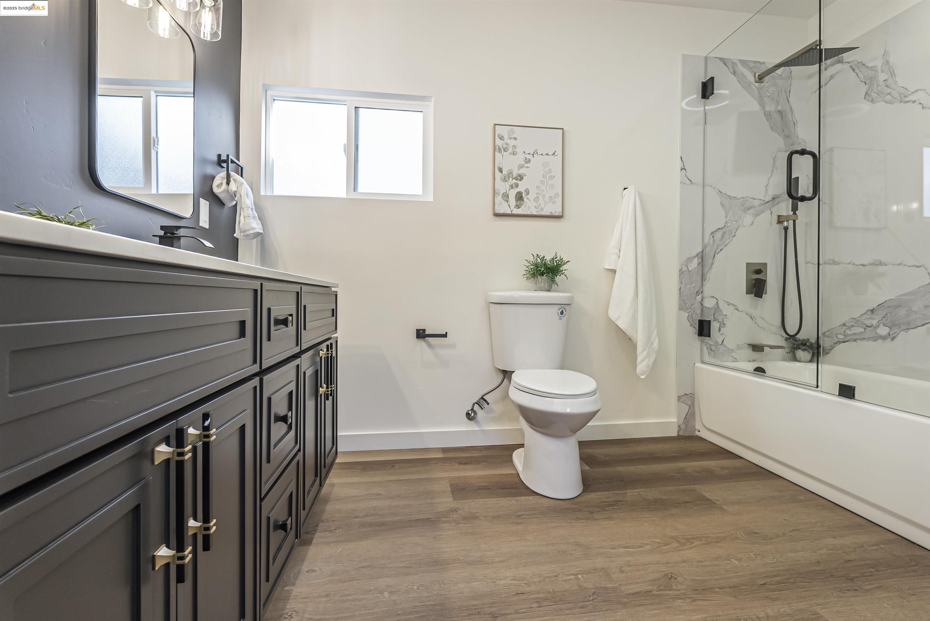 Detail Gallery Image 24 of 34 For 672 27th St, Oakland,  CA 94612 - 3 Beds | 2 Baths