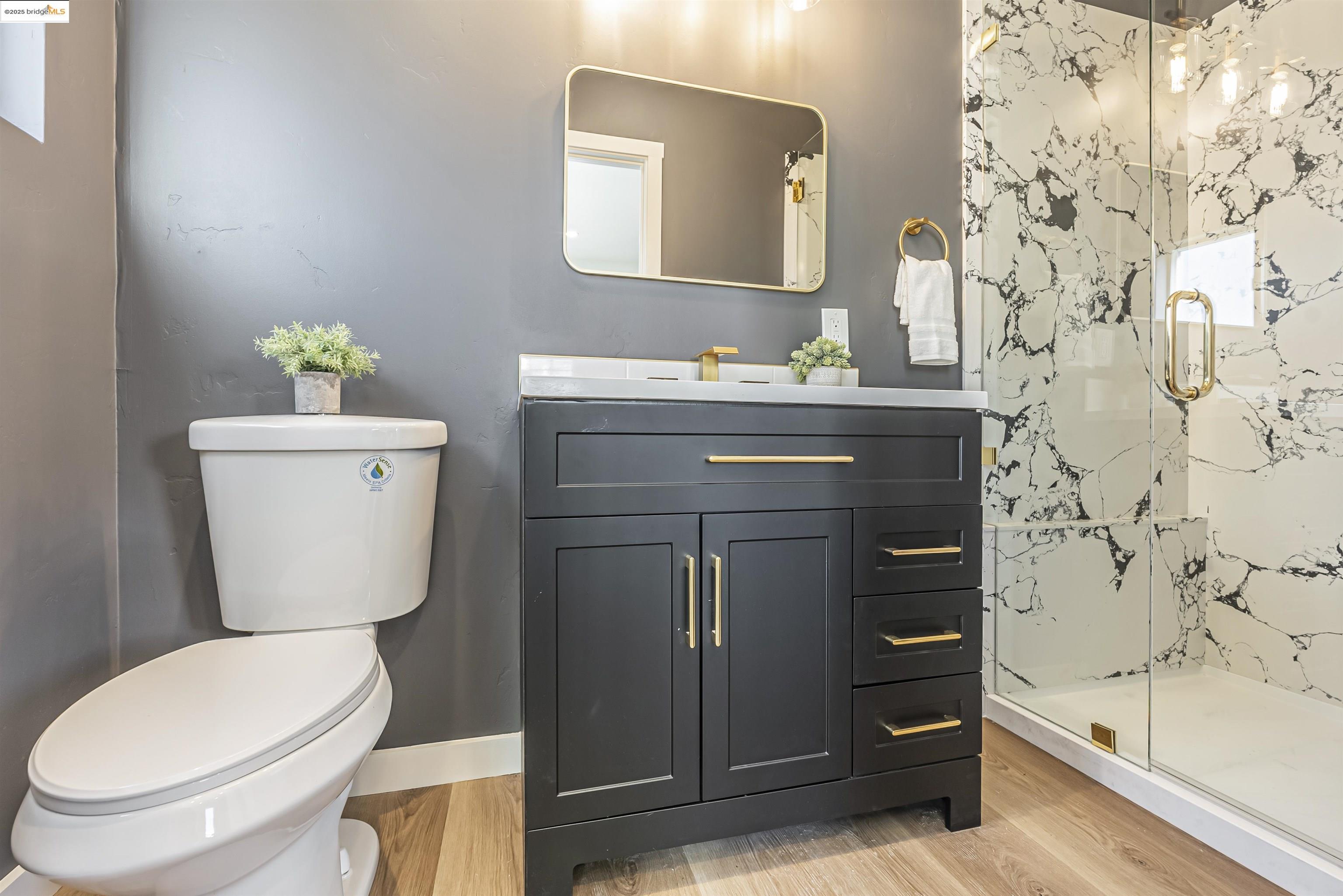 Detail Gallery Image 25 of 34 For 672 27th St, Oakland,  CA 94612 - 3 Beds | 2 Baths