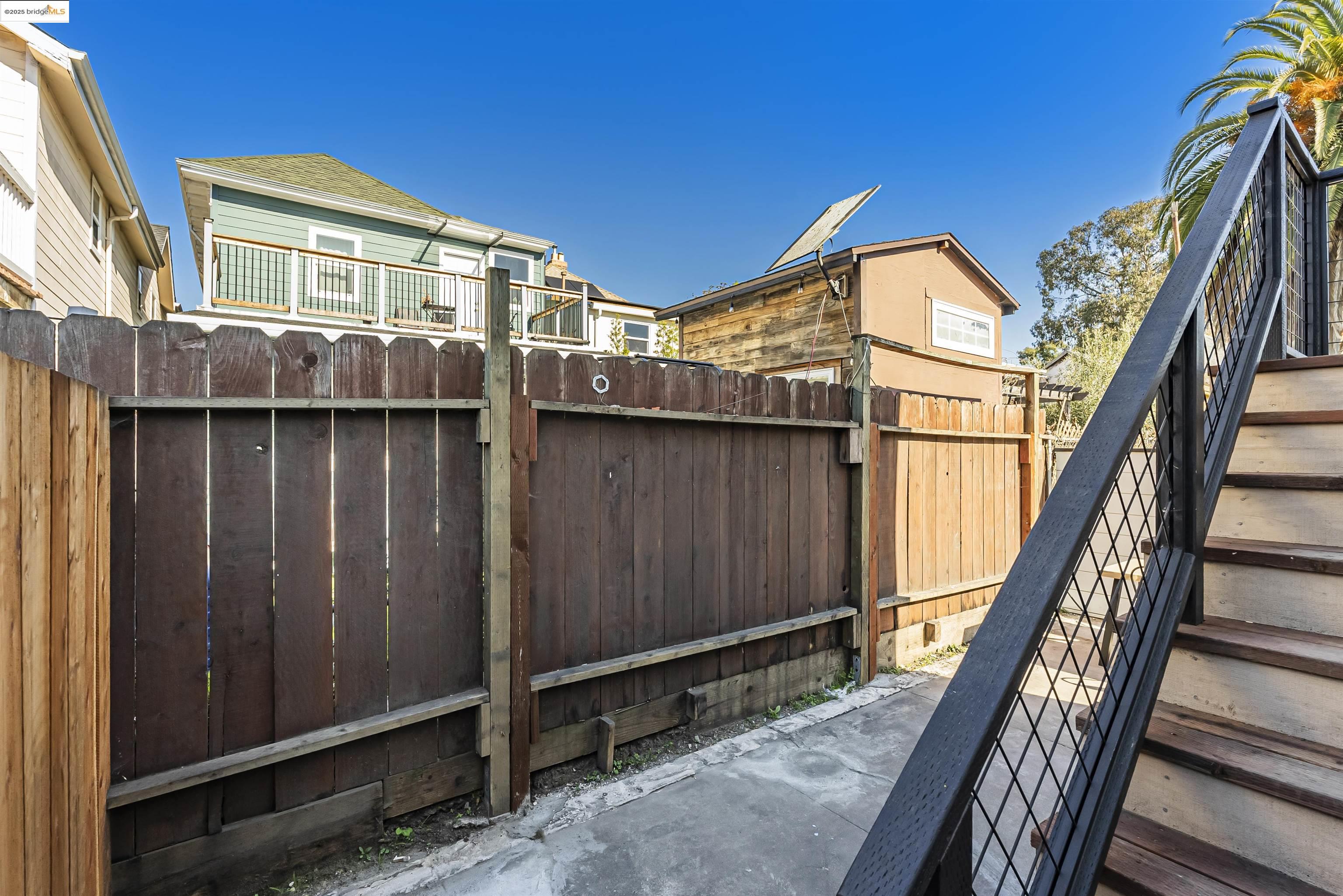 Detail Gallery Image 26 of 34 For 672 27th St, Oakland,  CA 94612 - 3 Beds | 2 Baths