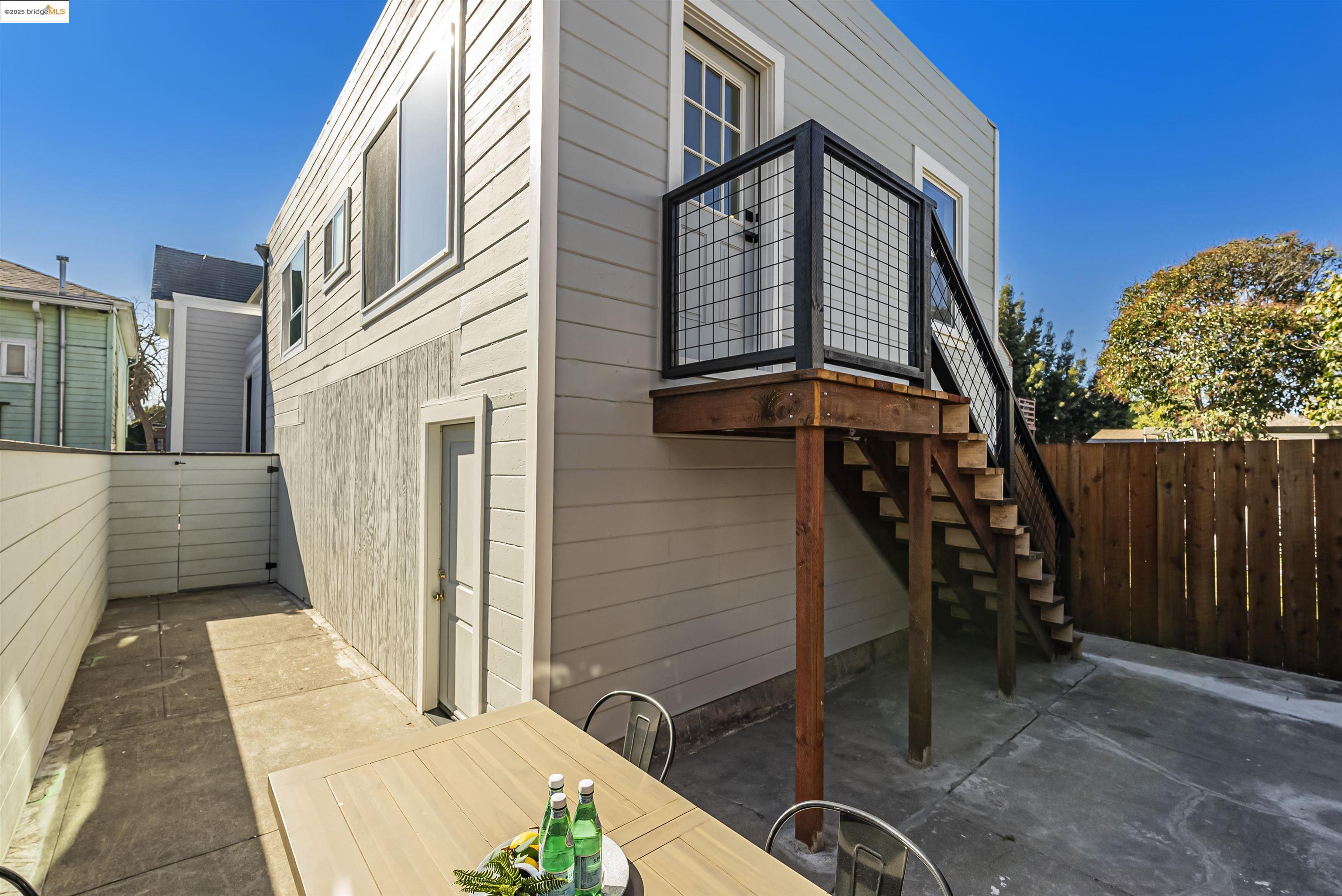 Detail Gallery Image 28 of 34 For 672 27th St, Oakland,  CA 94612 - 3 Beds | 2 Baths