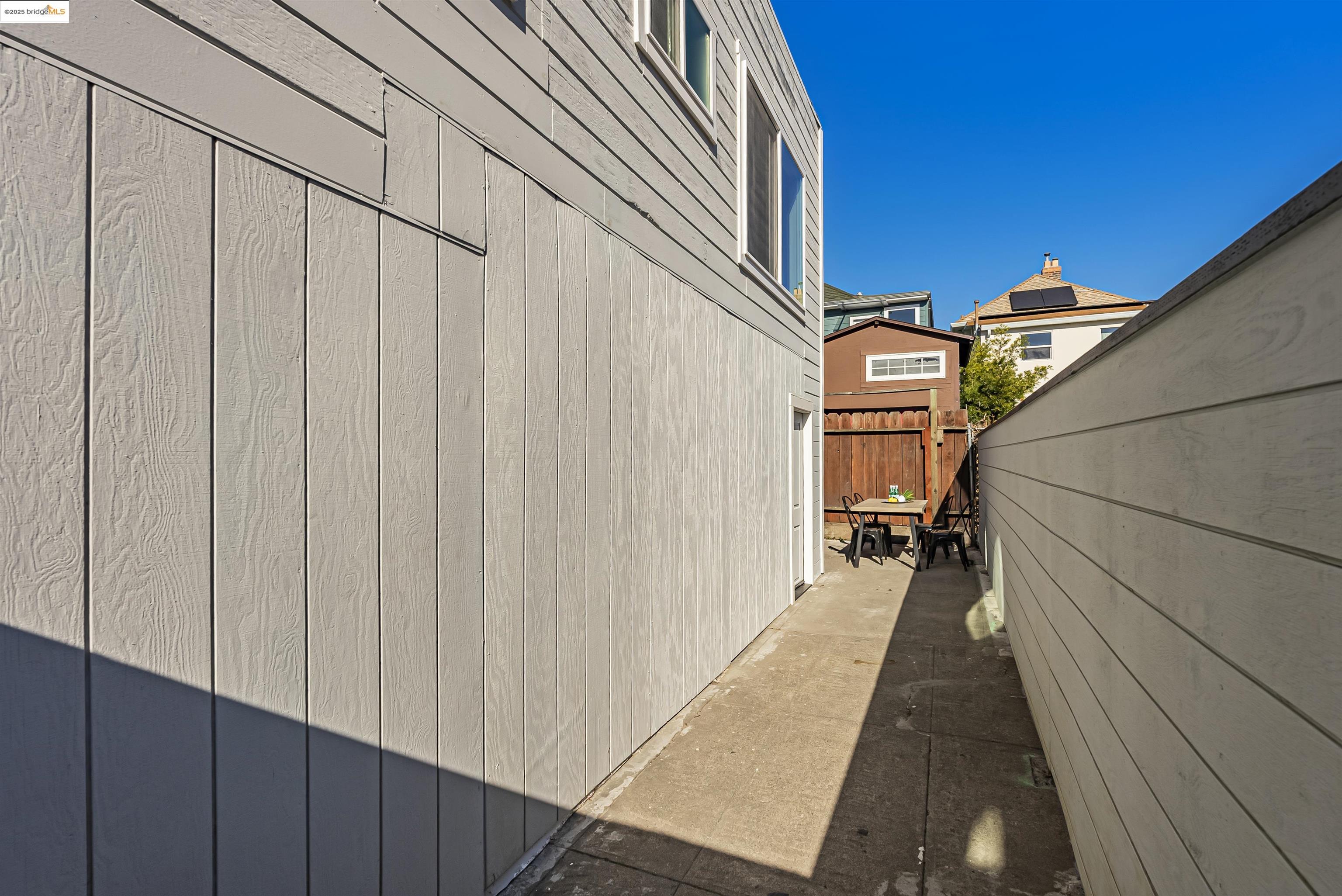 Detail Gallery Image 29 of 34 For 672 27th St, Oakland,  CA 94612 - 3 Beds | 2 Baths